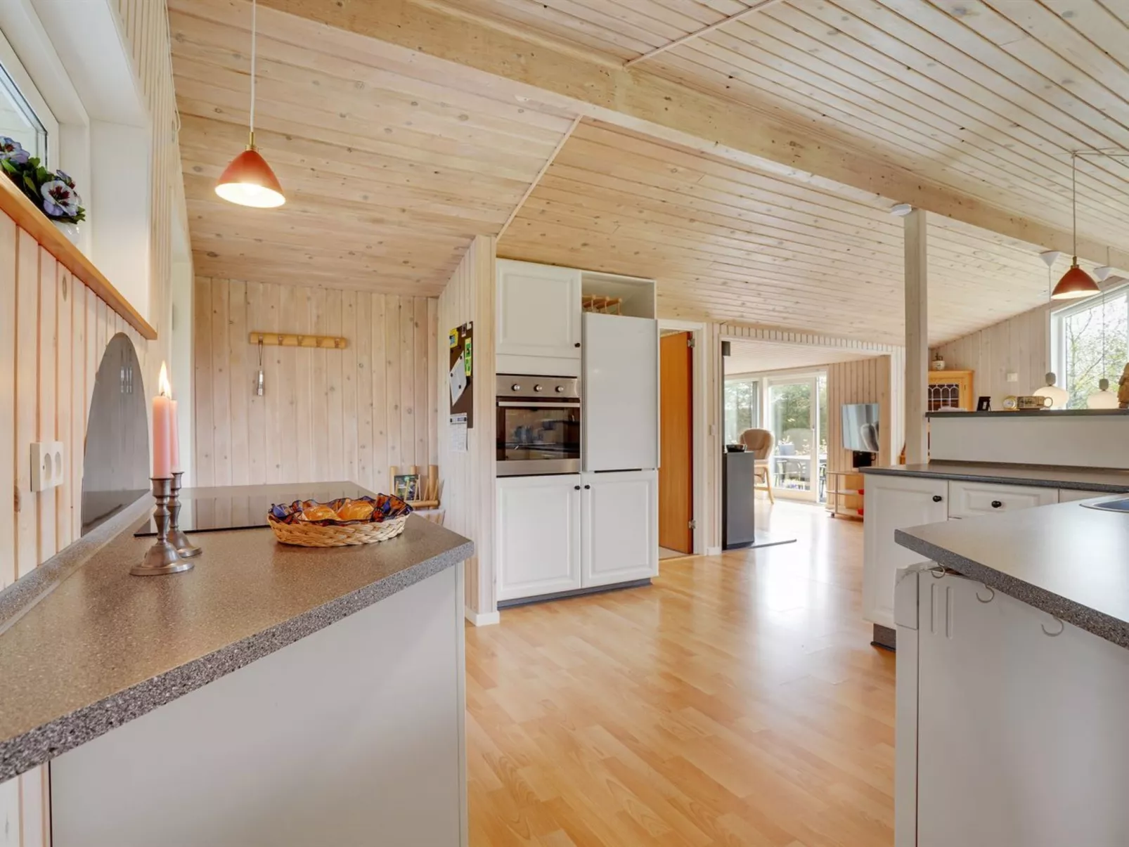 "Hope" - 350m to the fjord-Drinnen