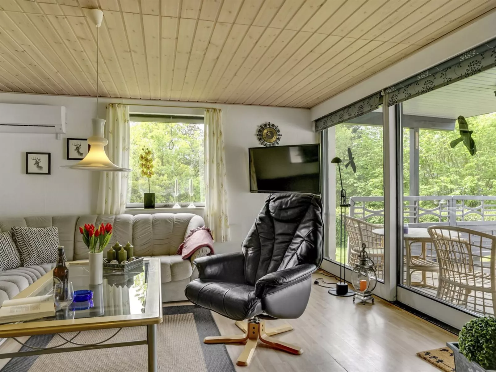 "Yak" - 350m from the sea-Drinnen