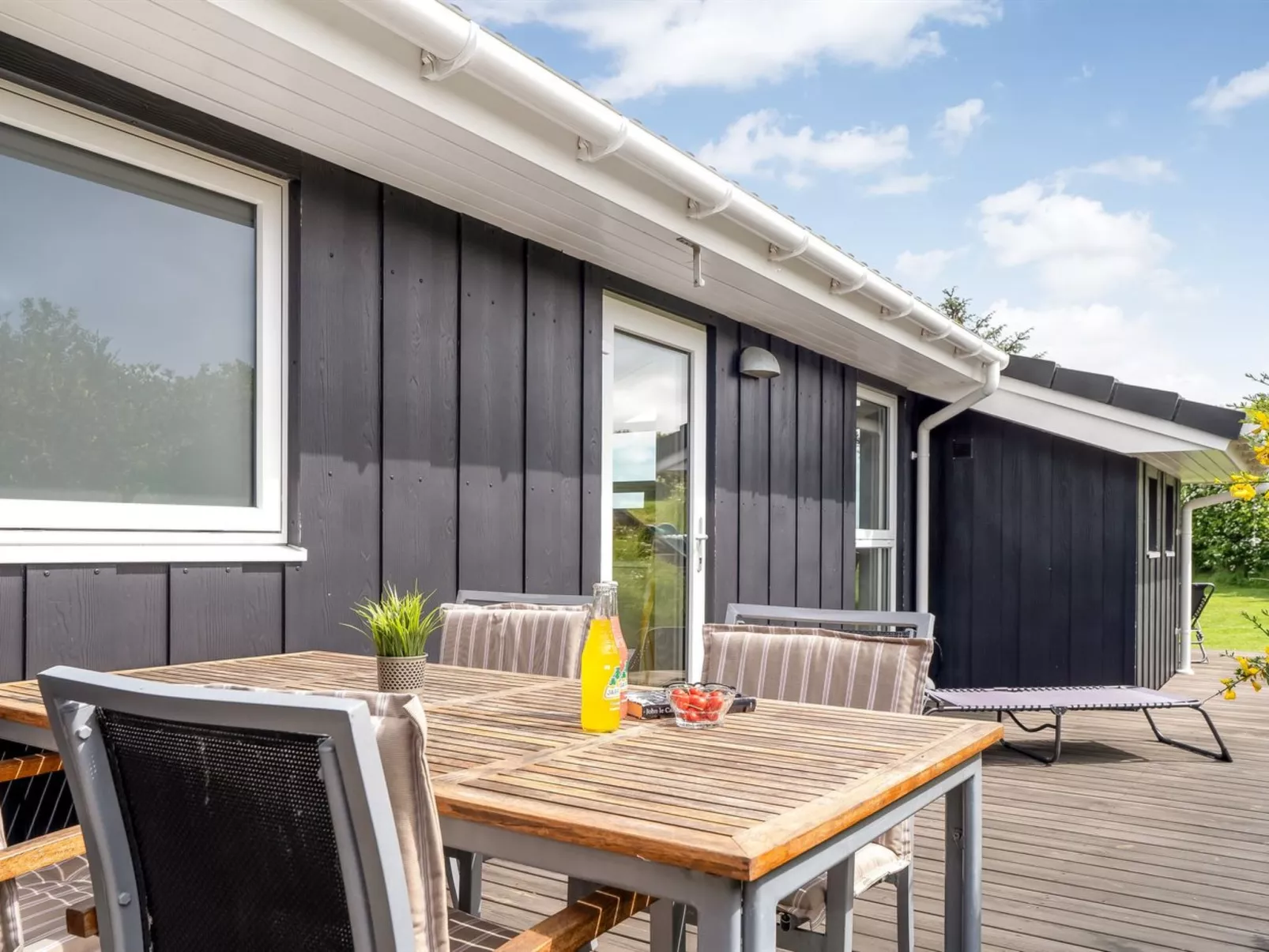 "Tanna" - 330m to the fjord-Outside