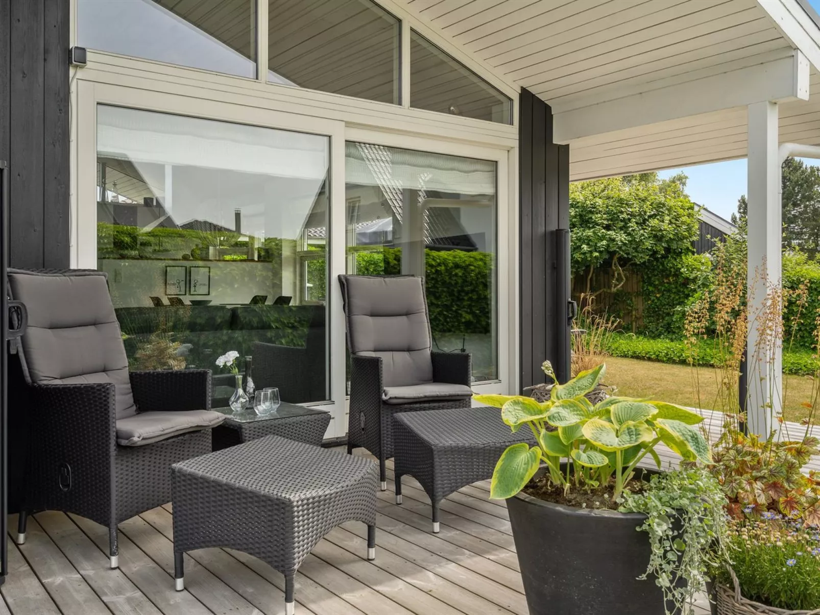 "Sjarlotte" - 100m from the sea-Outside