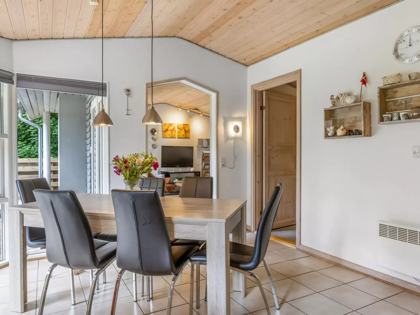 "Marret" - 30km from the sea-Inside