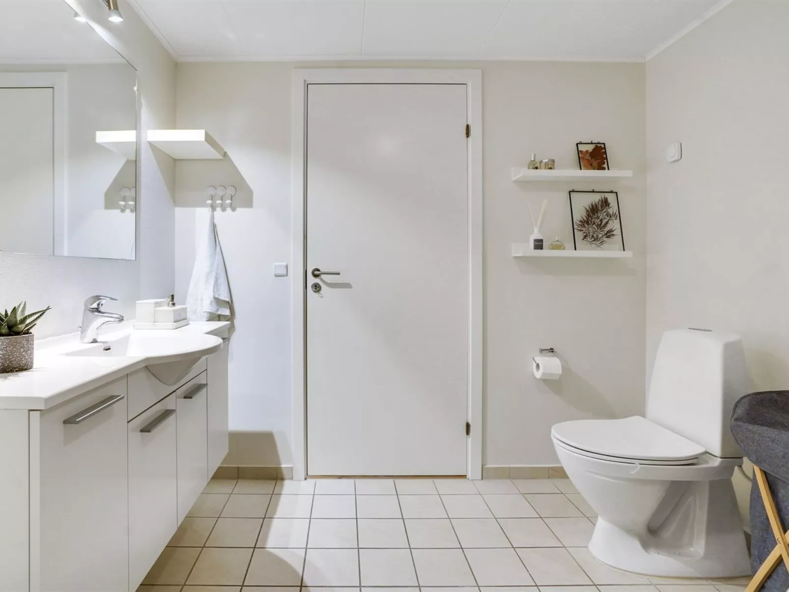 "Katharine" - 600m from the sea-Drinnen