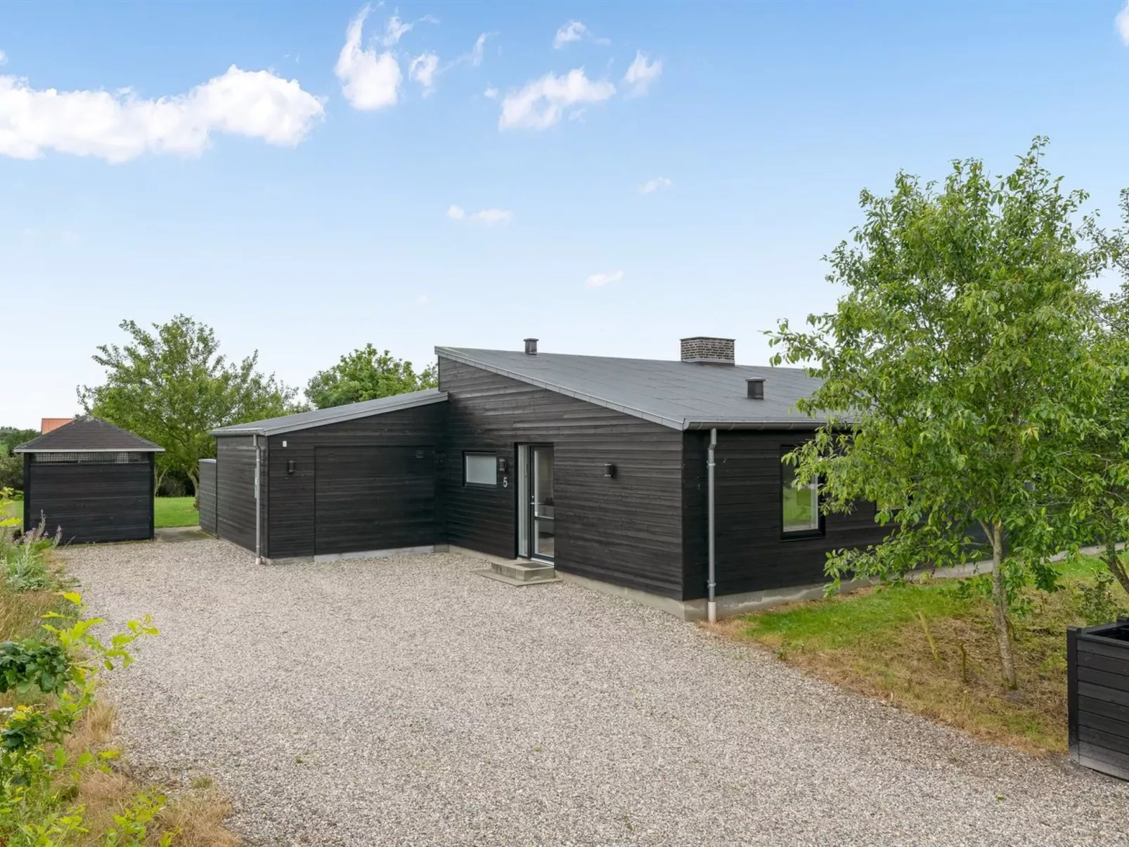 "Weike" - 950m to the fjord-Outside