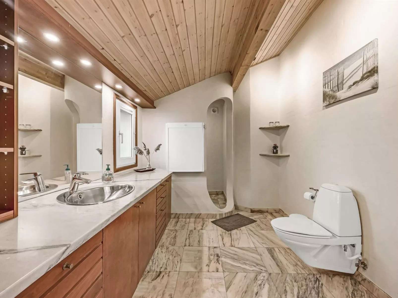 "Sunneva" - 1km from the sea-Drinnen