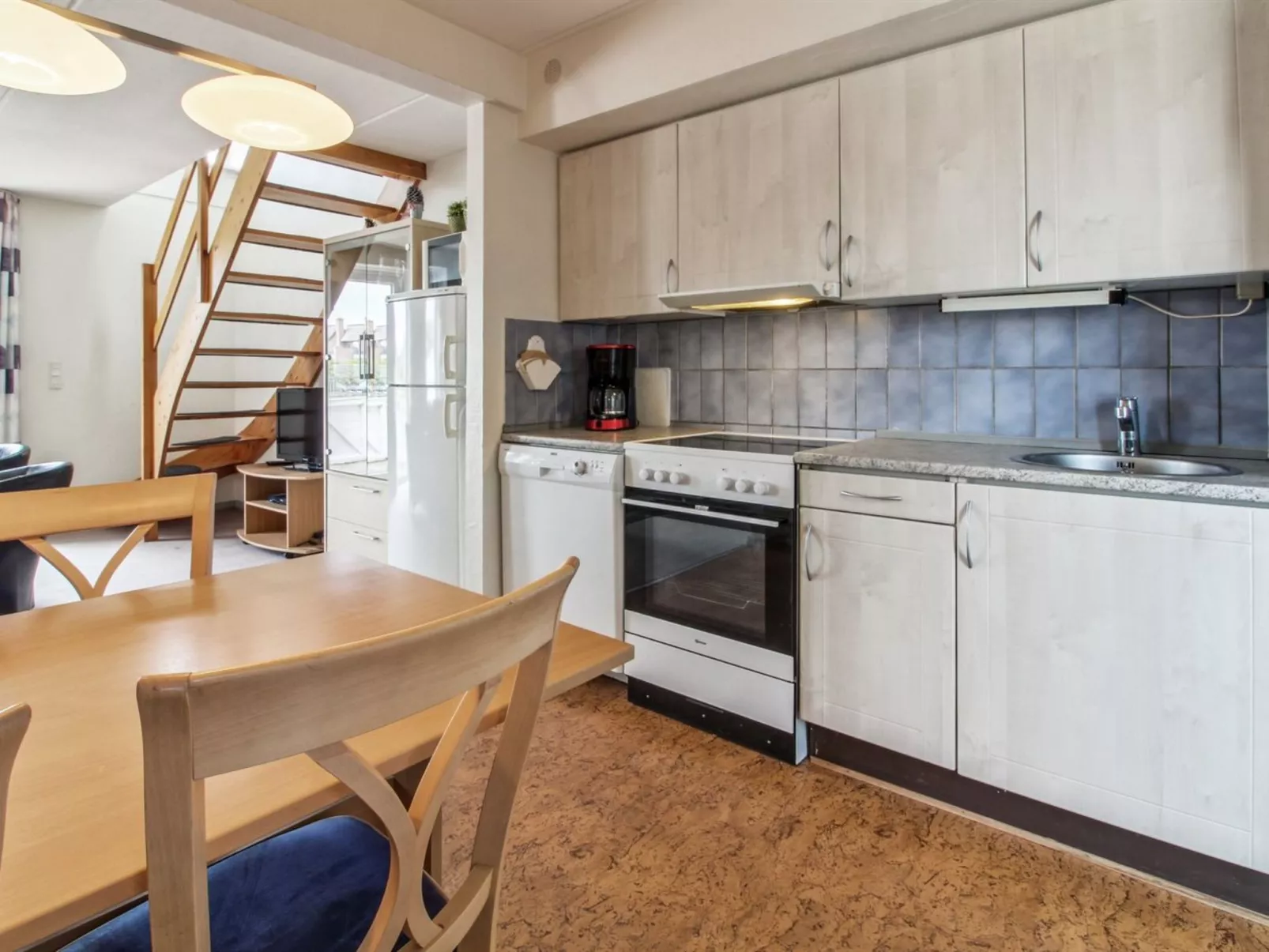 "Rebus" - 2.3km from the sea - Drinnen