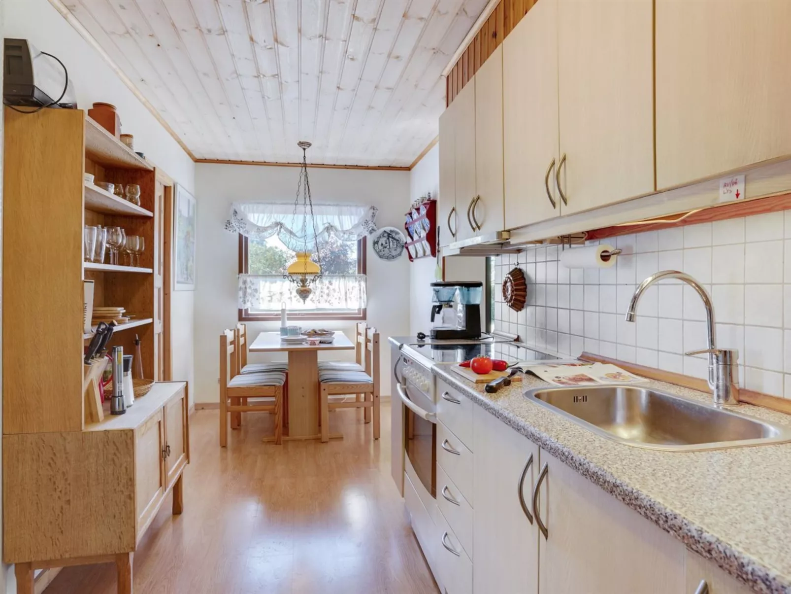 "Maelle" - 600m from the sea-Drinnen