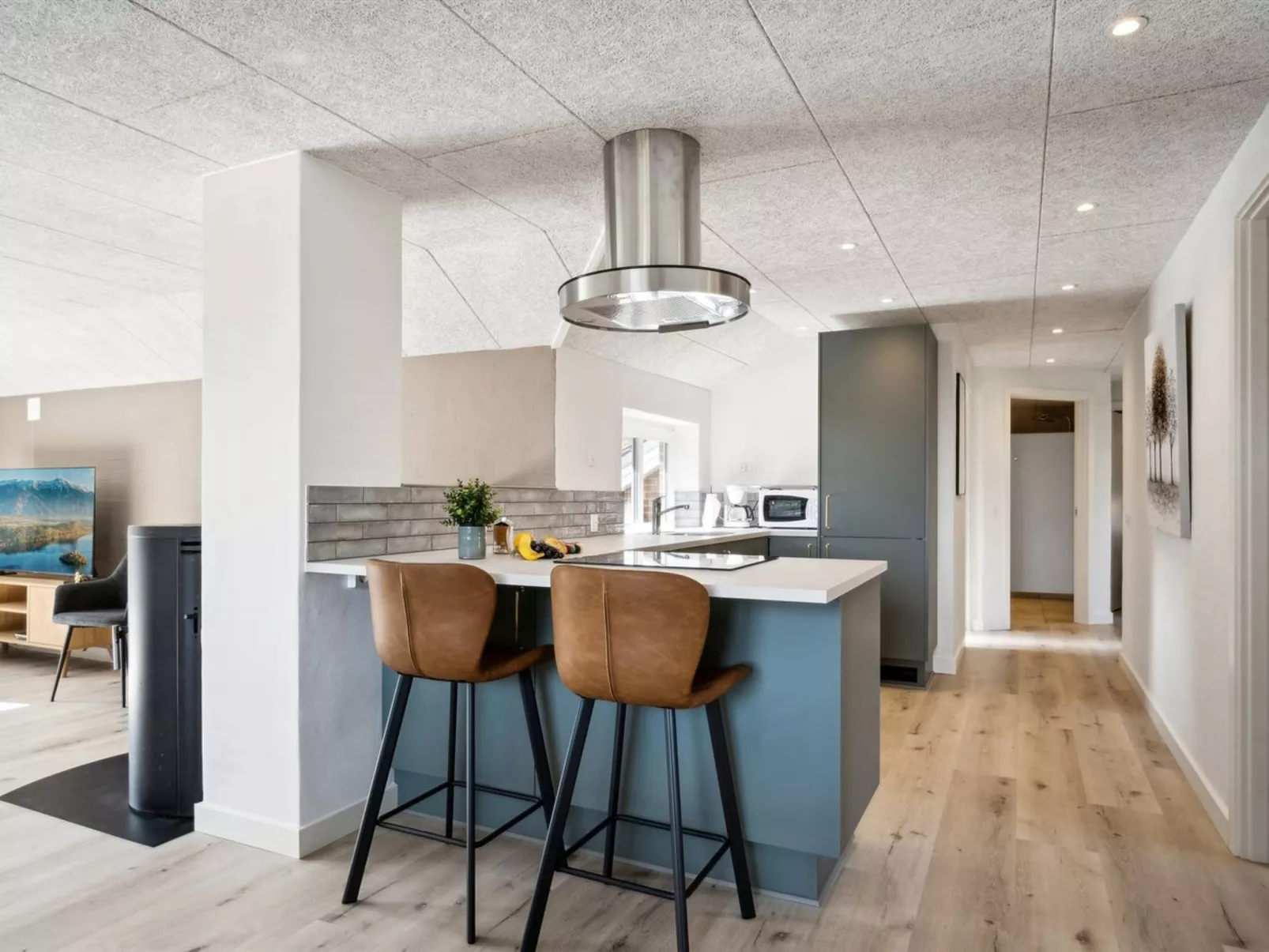 "Botulf" - 3.8km from the sea-Inside