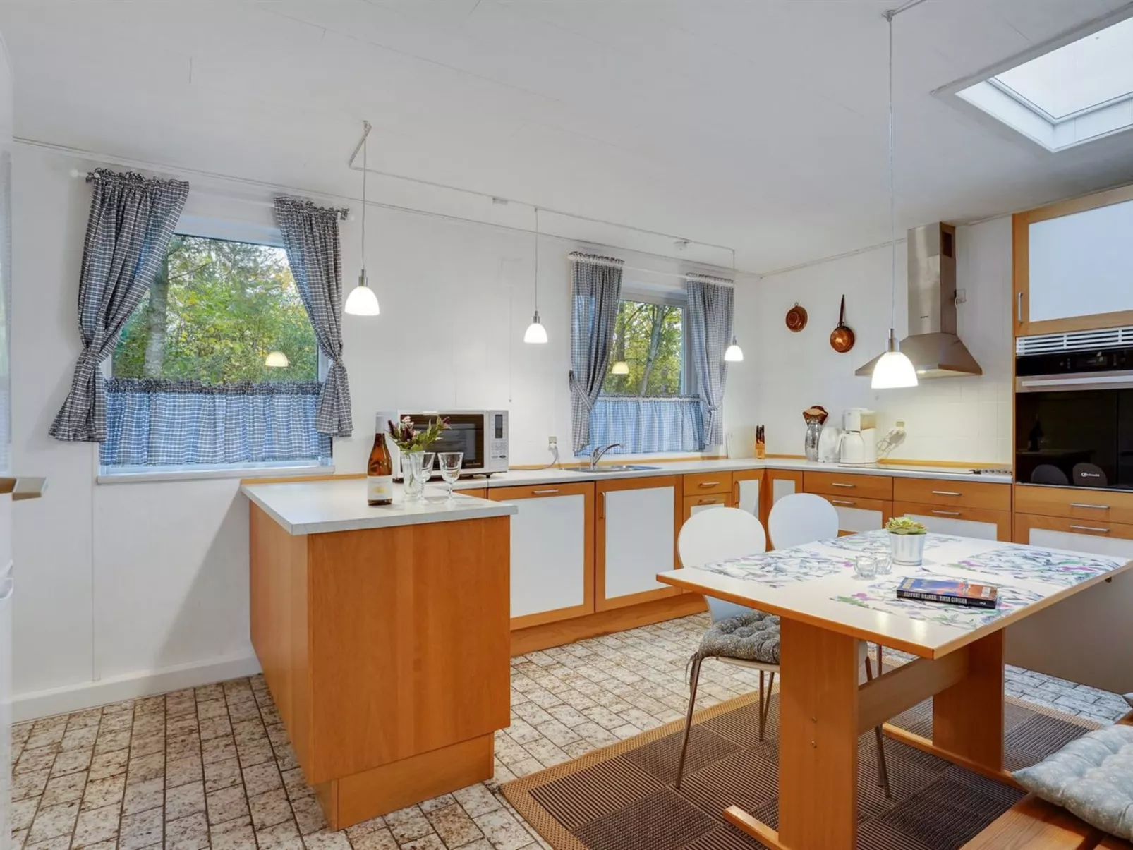 "Vogn" - 500m to the fjord-Inside