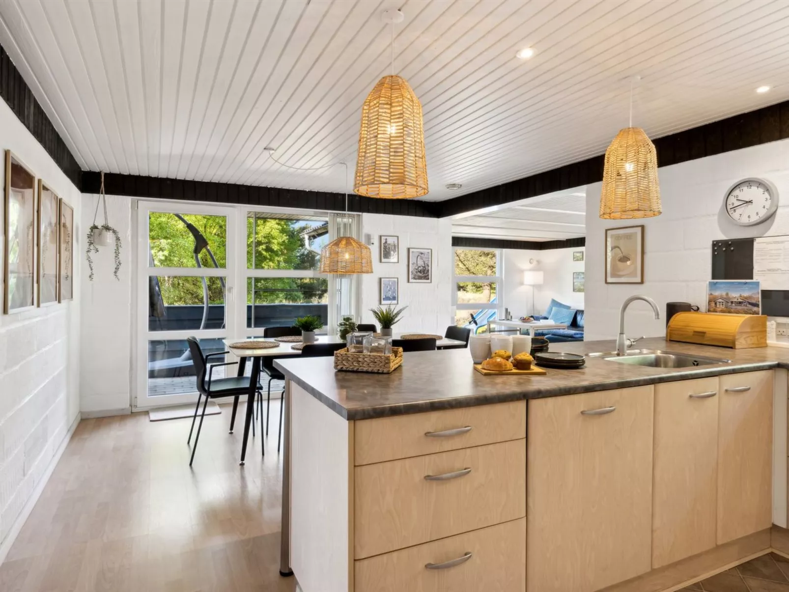 "Glenna" - 1.8km from the sea-Inside