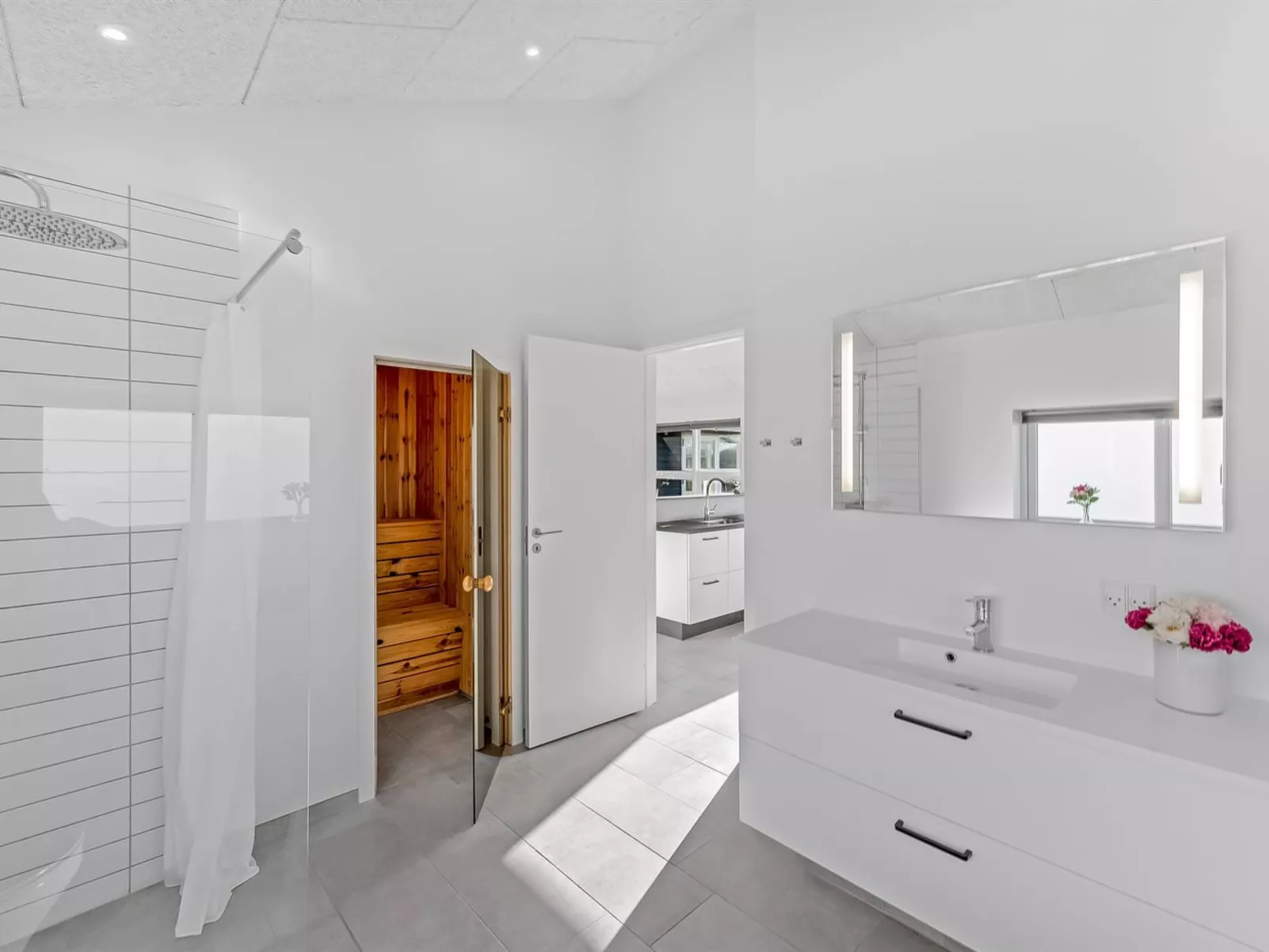 "Niesina" -  from the sea-Drinnen