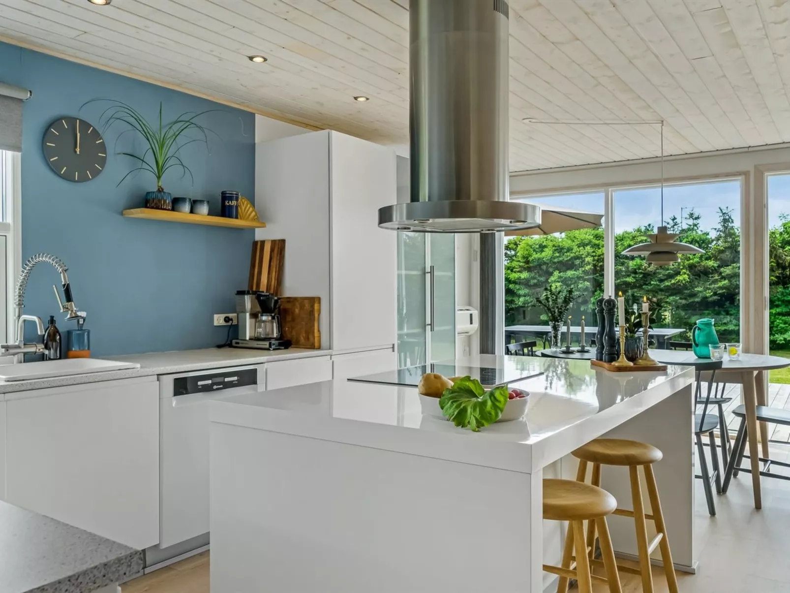 "Ingiald" - 600m from the sea-Drinnen