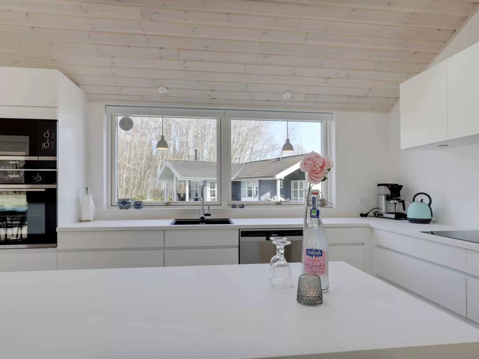 "Oke" - 350m from the sea-Drinnen