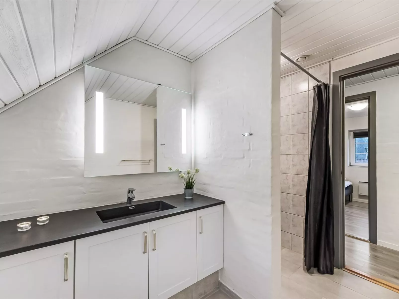 "Aane" - 1.8km from the sea-Inside