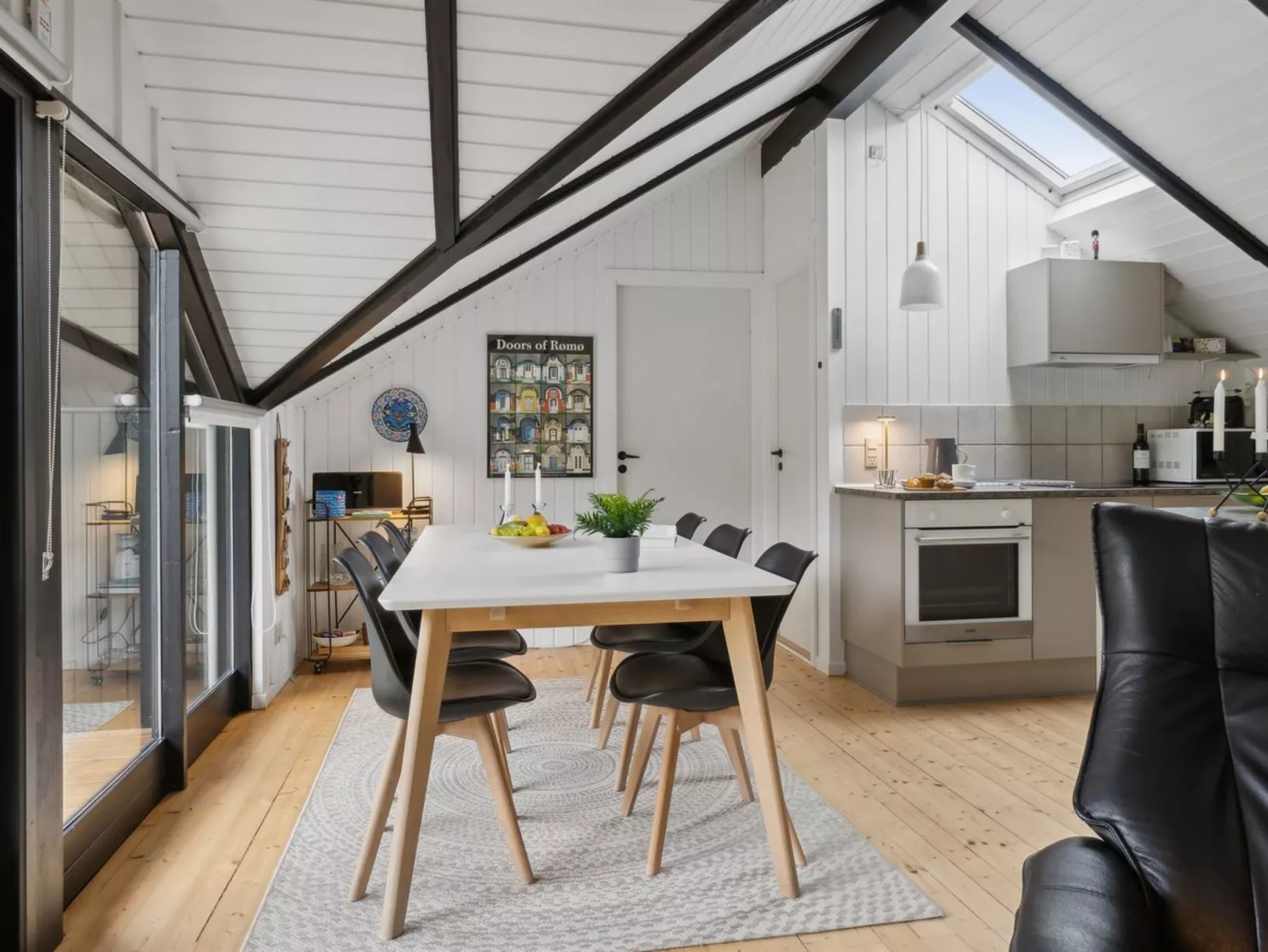 "Torbjörn" - 1.1km from the sea-Dedans