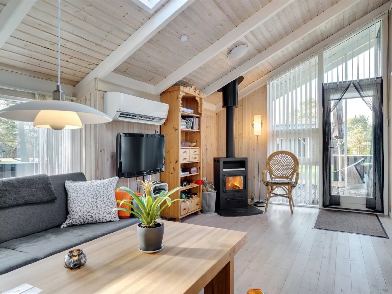 "Peter" - 400m from the sea-Inside