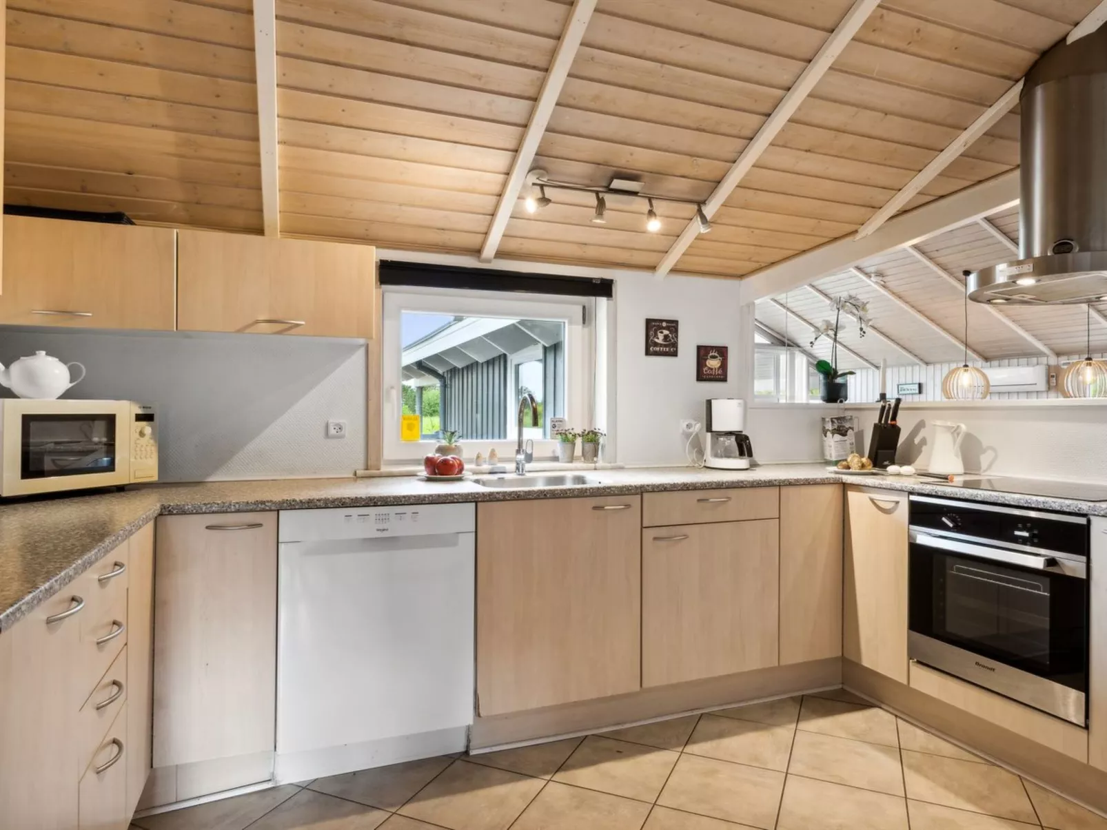 "Spurv" - 1.8km from the sea-Inside