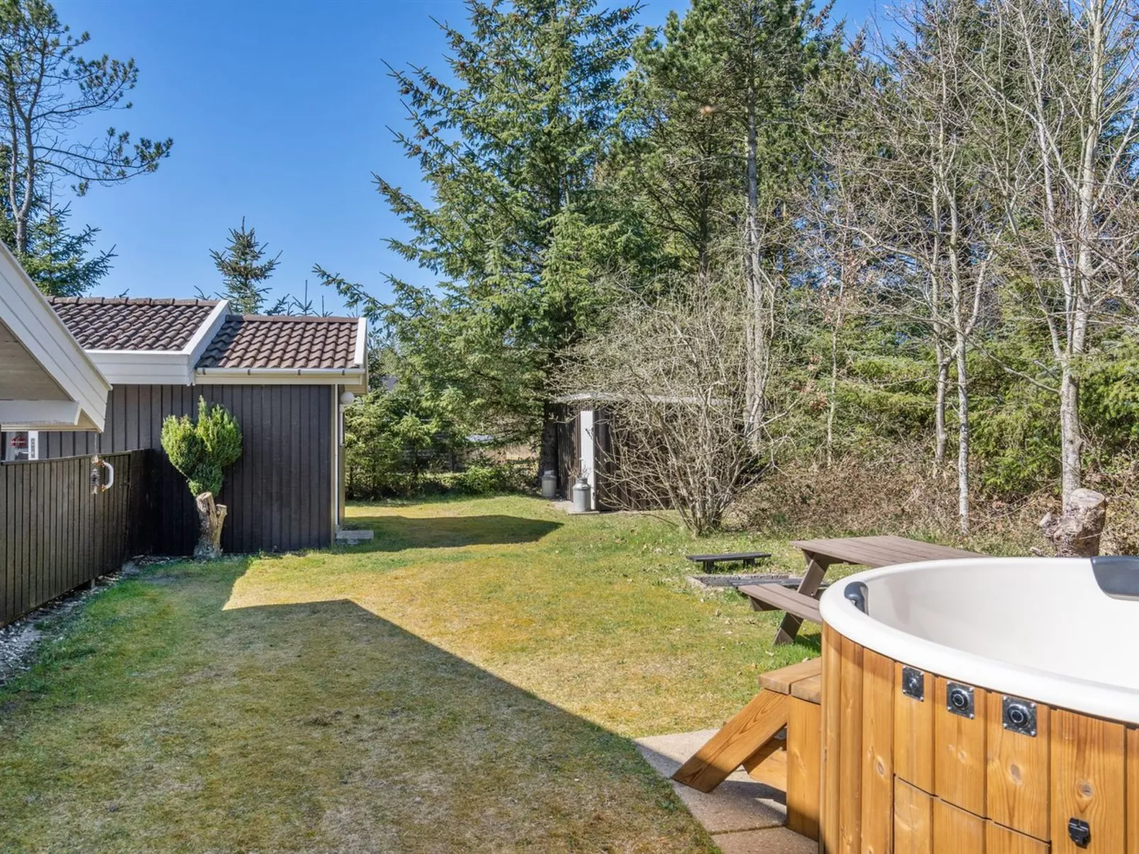 "Akka" - 2km from the sea-Dedans