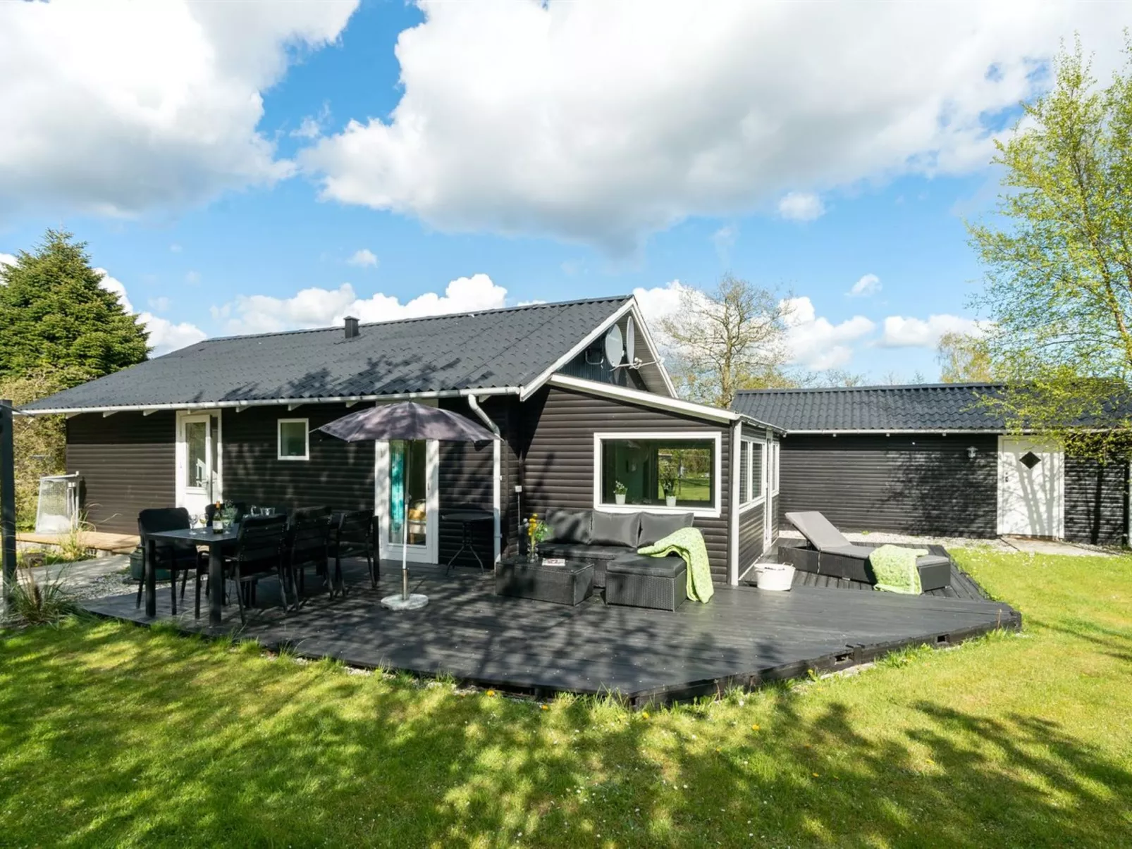 "Akira" - 500m to the fjord-Draußen