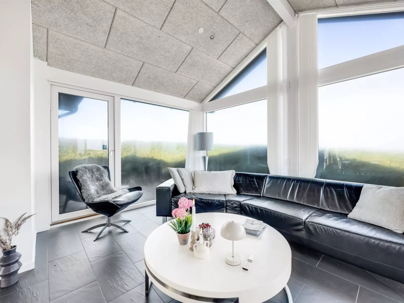 "Antonie" - 95m from the sea-Drinnen