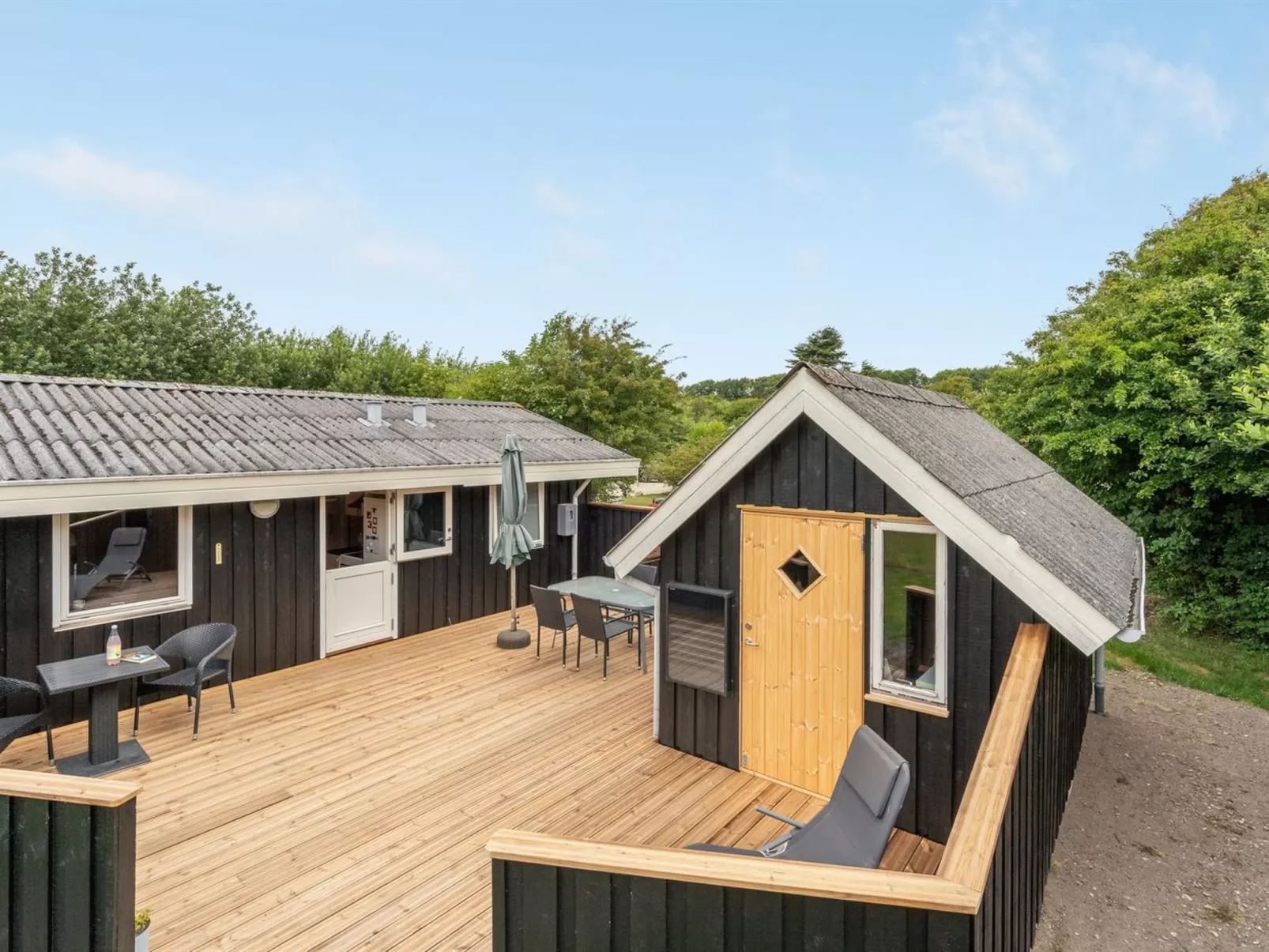 "Dali" - 400m to the fjord-Outside