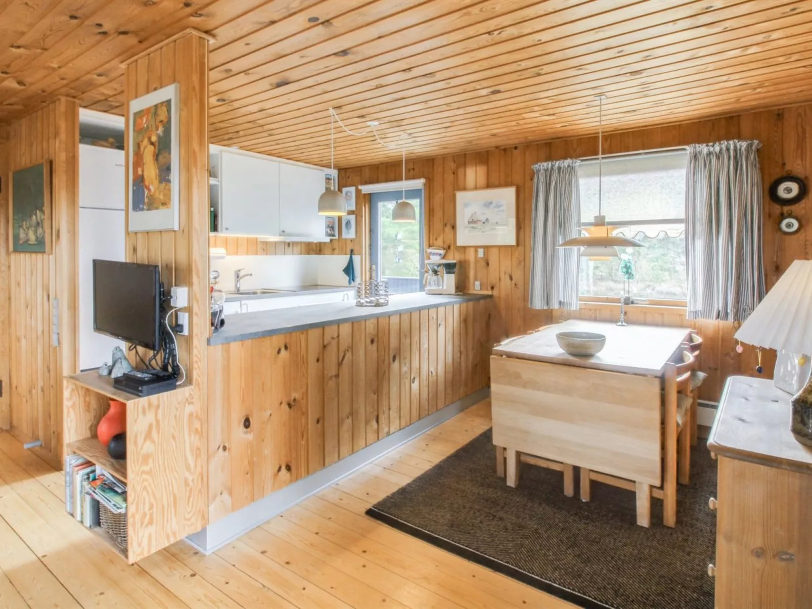 "Kathaline" - 3.4km from the sea-Inside