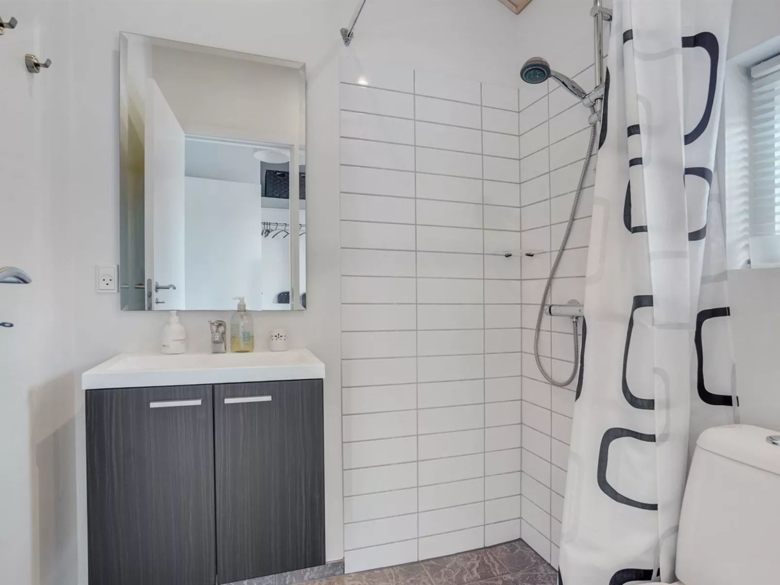 "Dorithea" - 3.5km from the sea-Inside