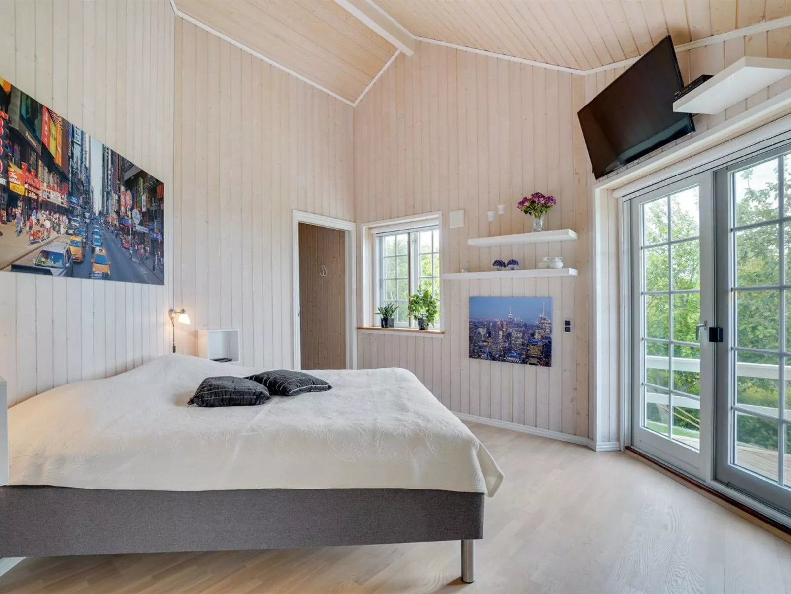 "Regnwald" - 400m to the fjord-Dedans