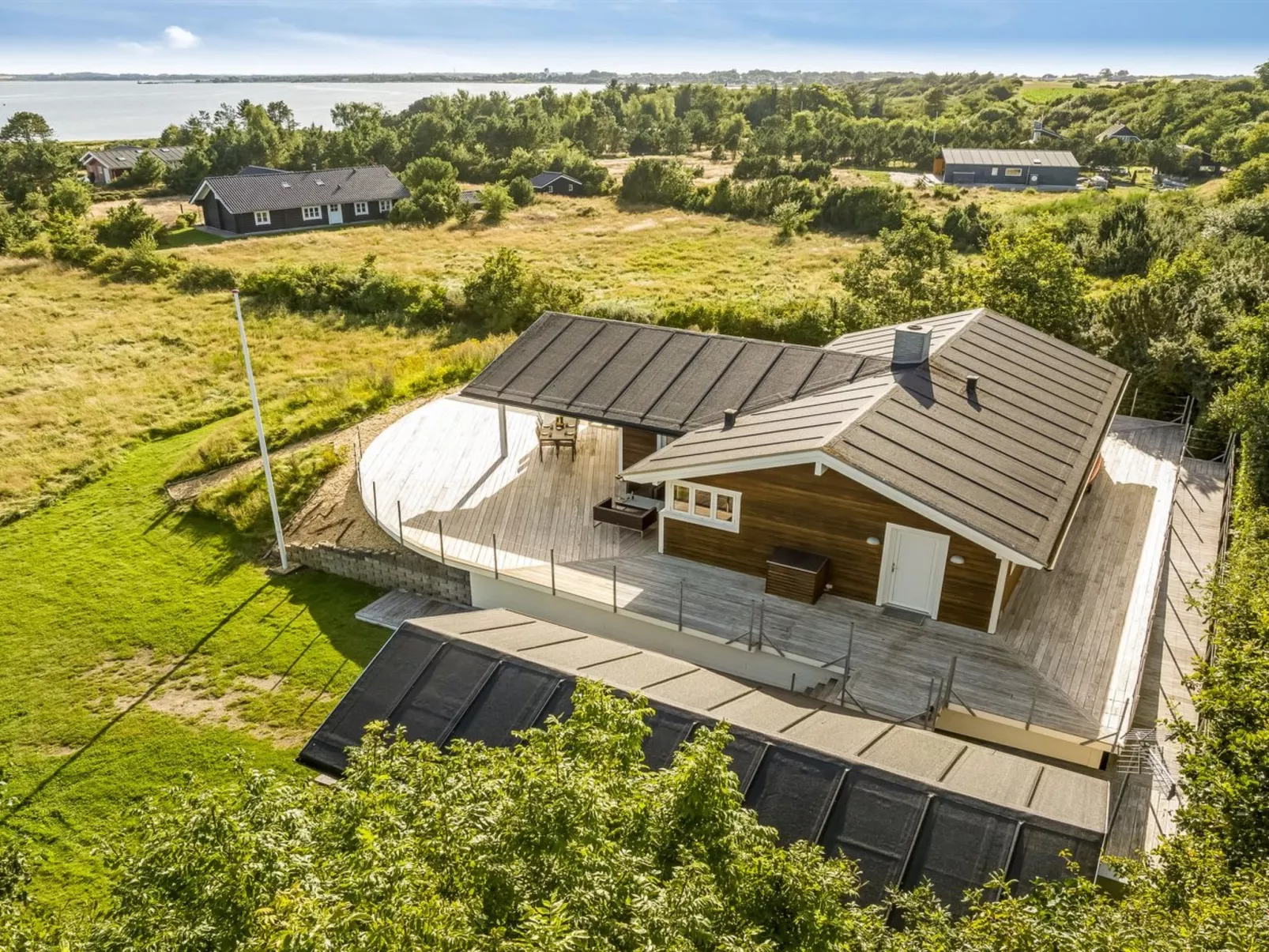 "Eljas" - 200m to the fjord-Outside