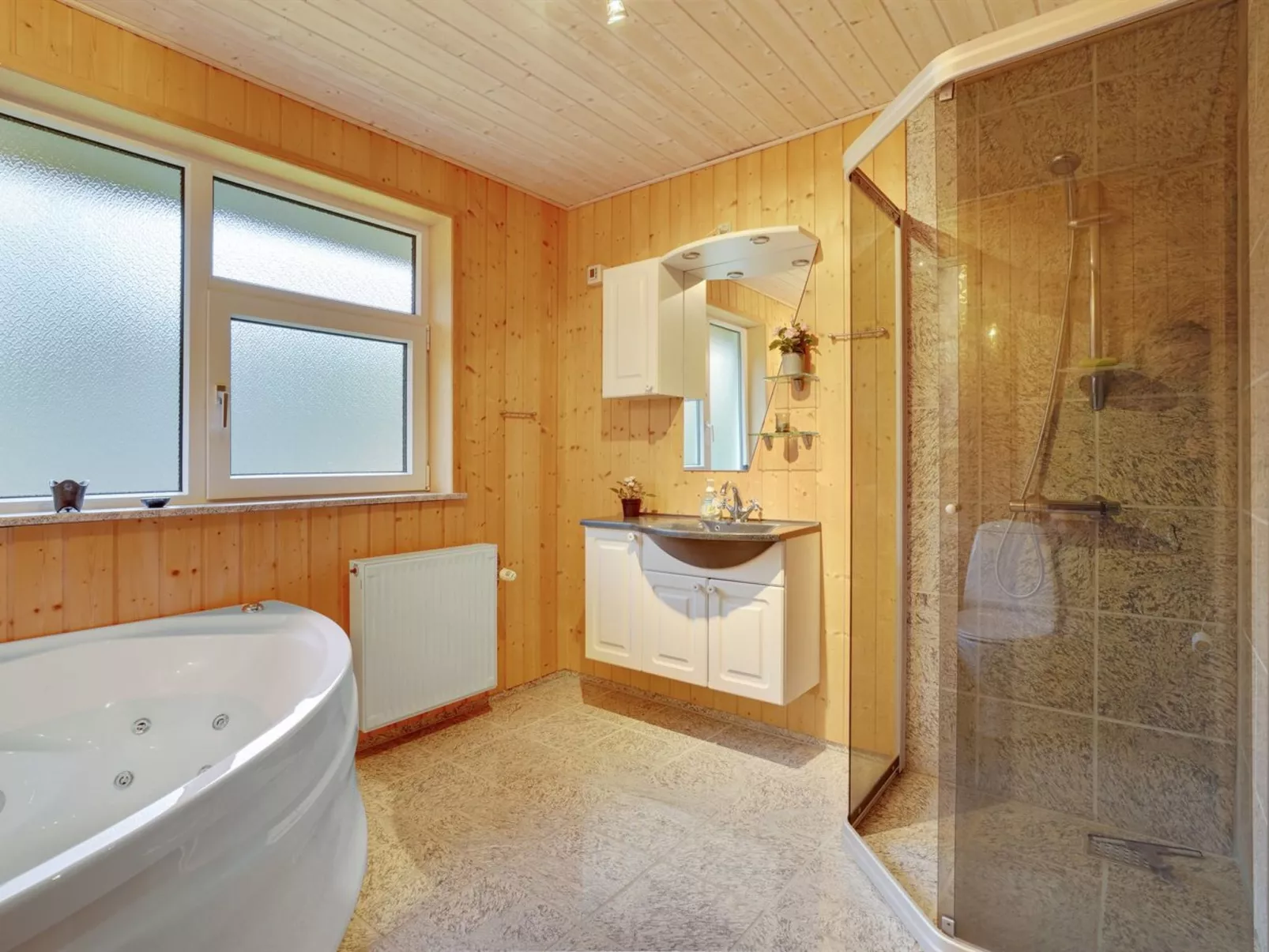 "Tille" - 700m to the fjord-Drinnen