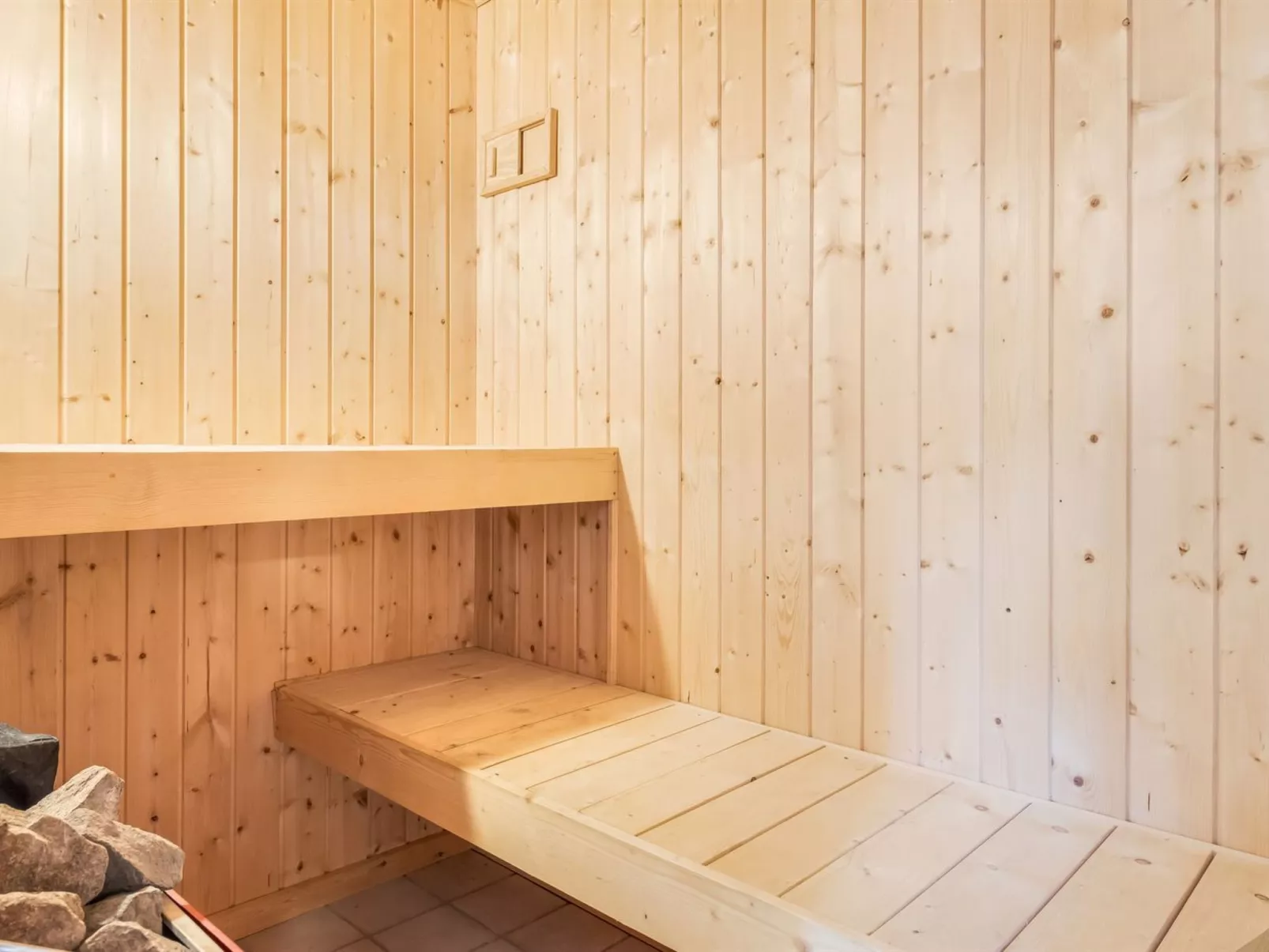 "Arnold" - 3.3km from the sea-Dedans