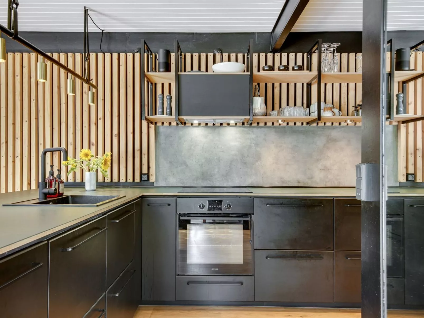 "Hævnir" - 1km from the sea-Dedans