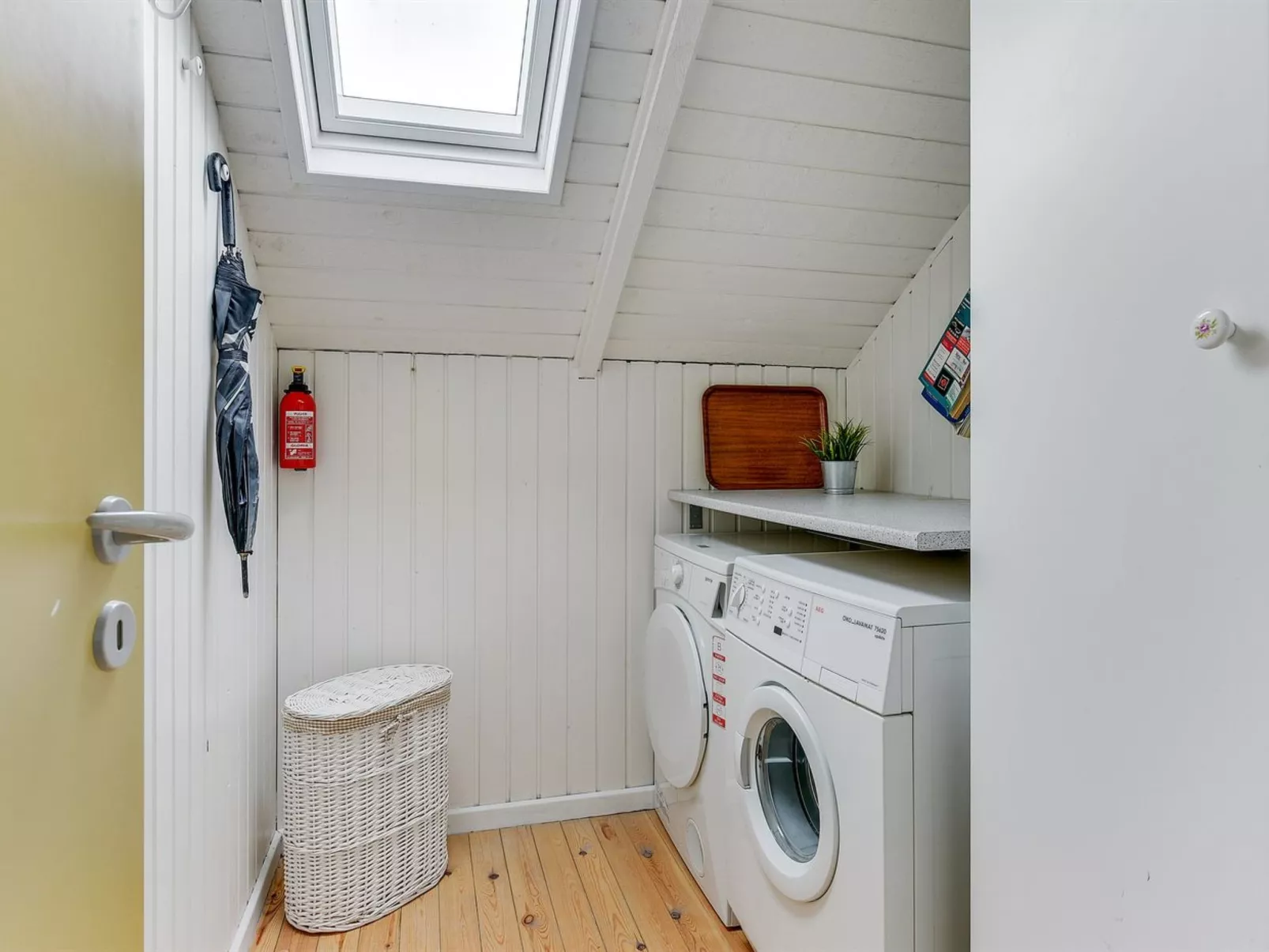 "Hjalmine" - 250m from the sea-Inside