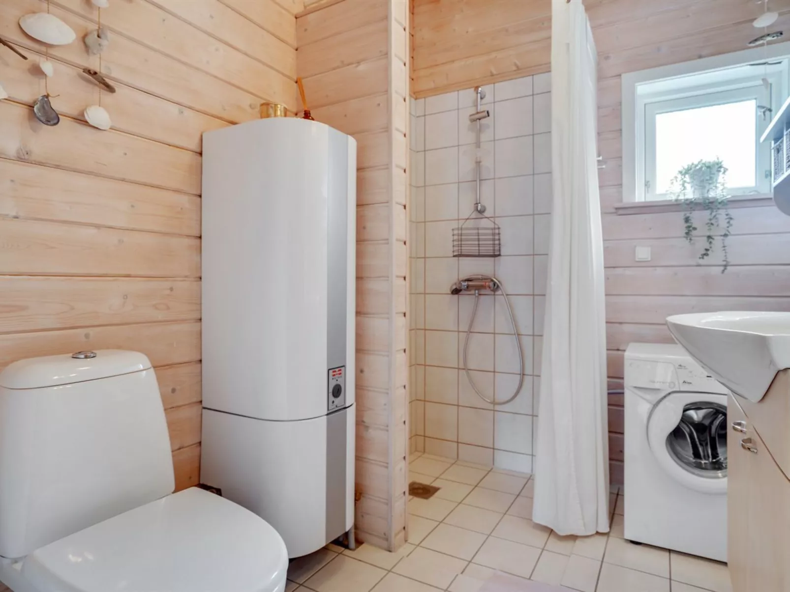 "Botwith" - 400m from the sea-Inside