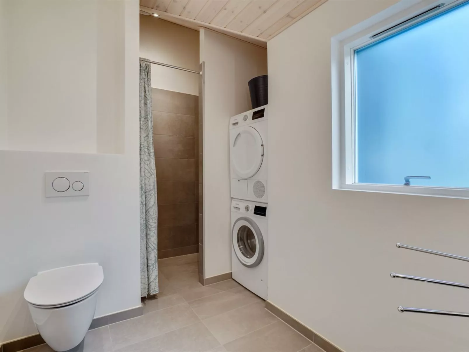 "Ella" - 1.2km to the fjord-Dedans