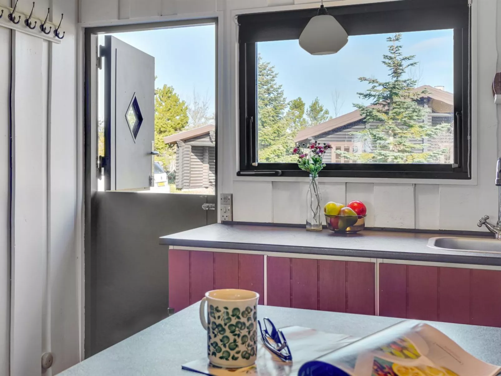 "Raita" - 350m to the fjord-Drinnen