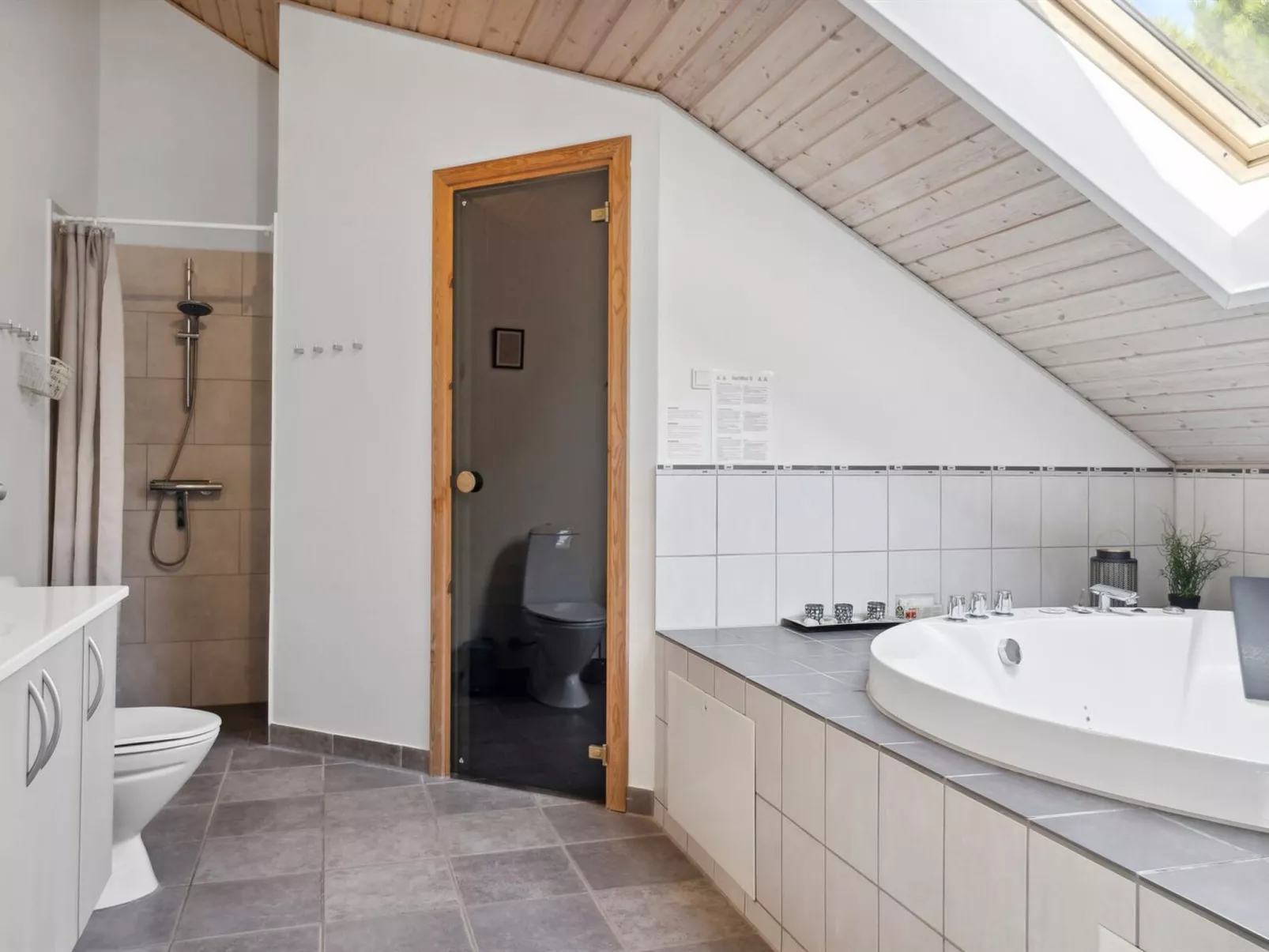 "Bolli" - 1.1km from the sea-Drinnen