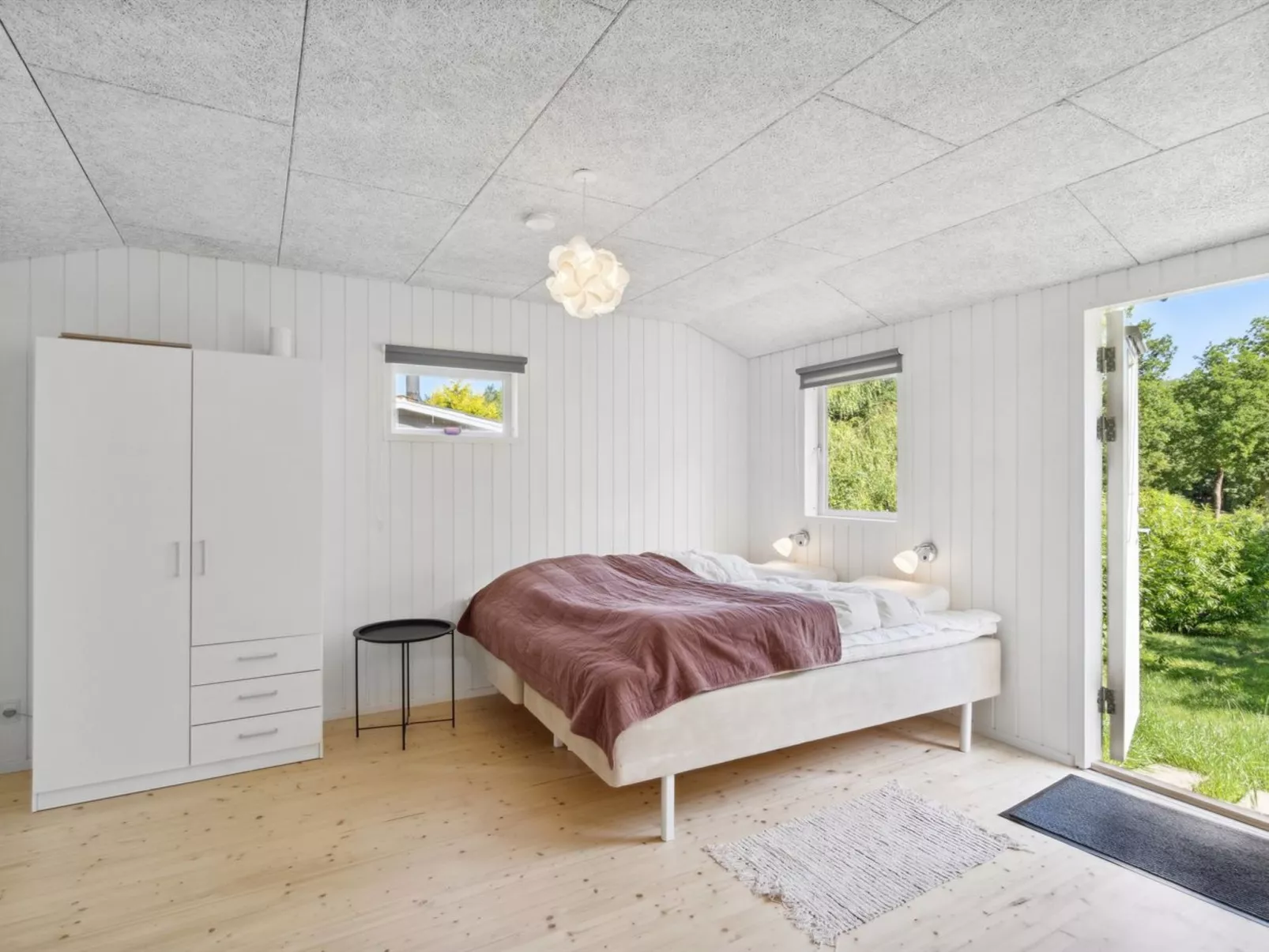 "Self" - 400m to the fjord-Inside