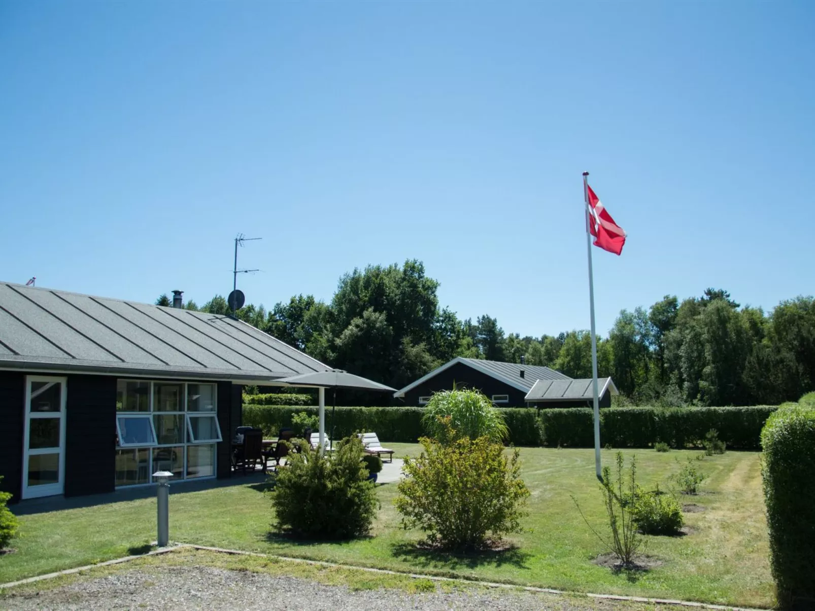 "Bertram" - 1.9km from the sea-Outside