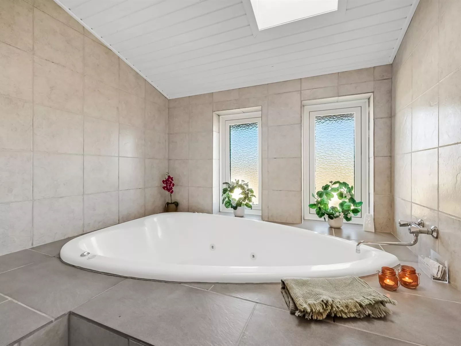 "Fia" -  from the sea-Drinnen