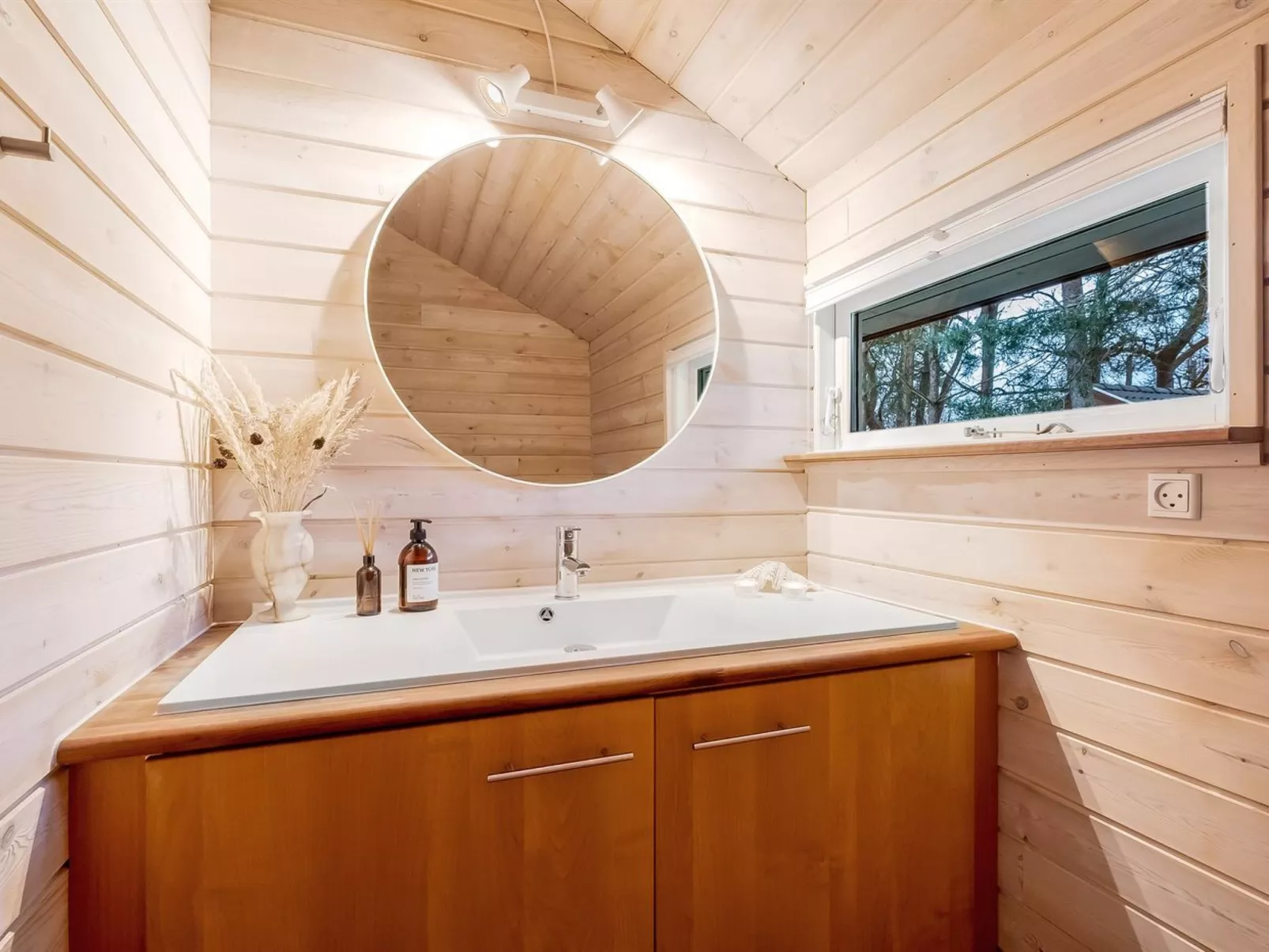 "Aman" - 700m to the fjord-Inside