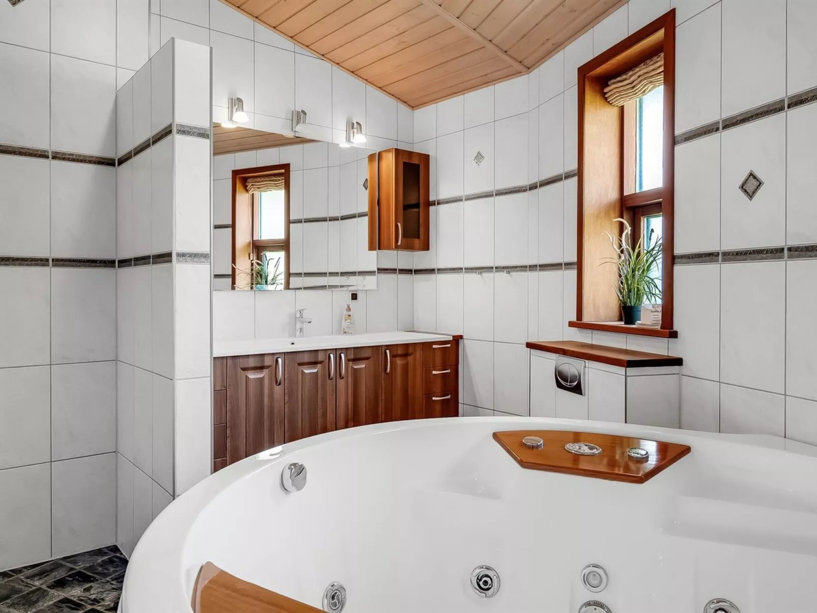 "Amundi" - 3.8km from the sea-Inside