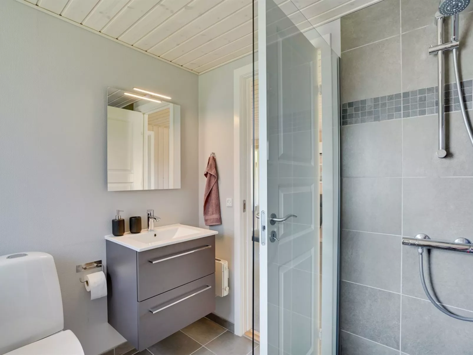 "Josefiina" - 450m to the fjord-Inside