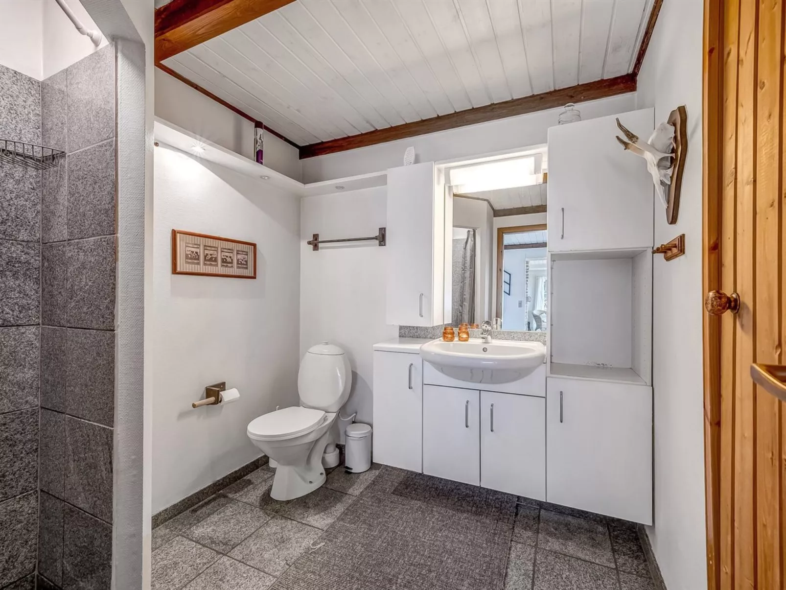 "Bjart" - 50m to the fjord-Dedans