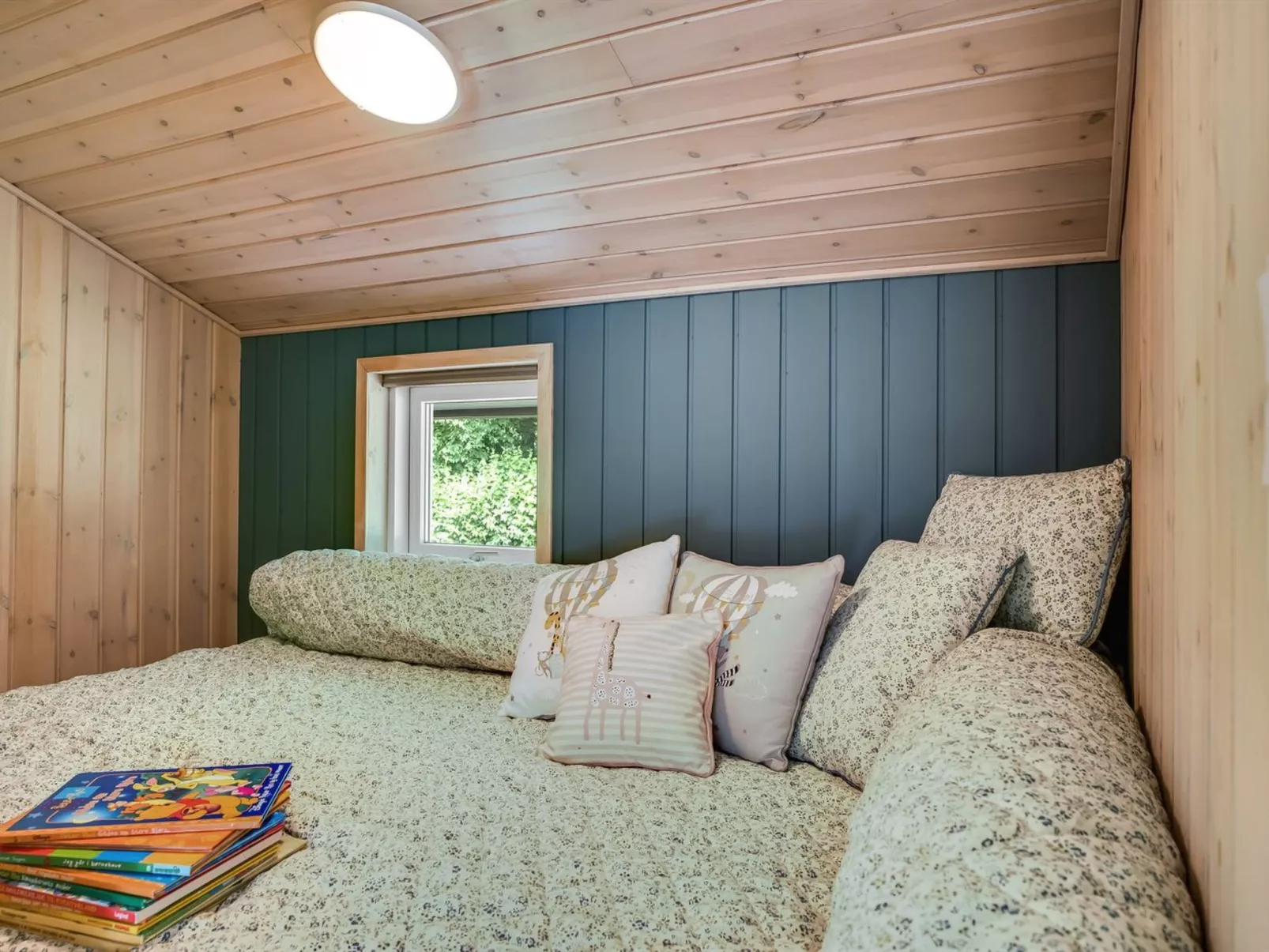 "Yorrit" - 500m to the fjord-Inside