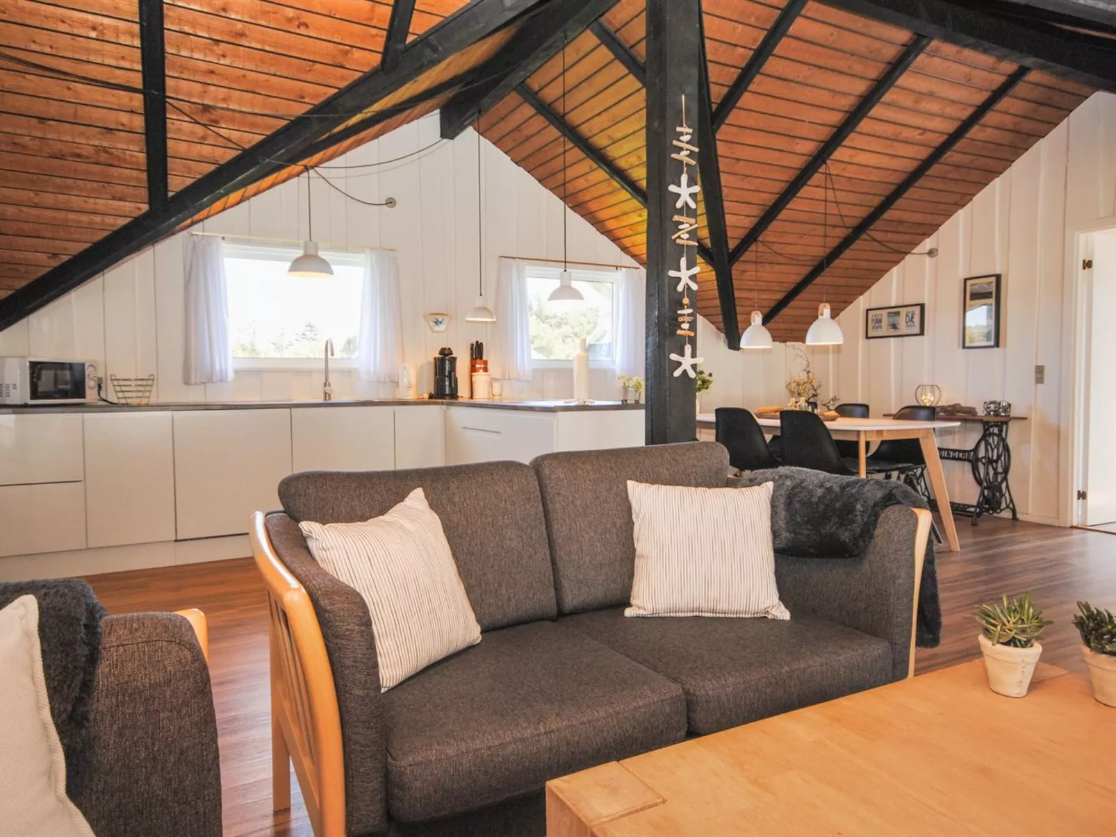 "Sakulf" - 600m from the sea-Inside