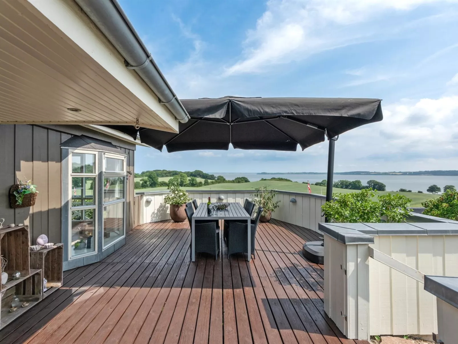 "Haraldina" - 350m to the fjord-Outside