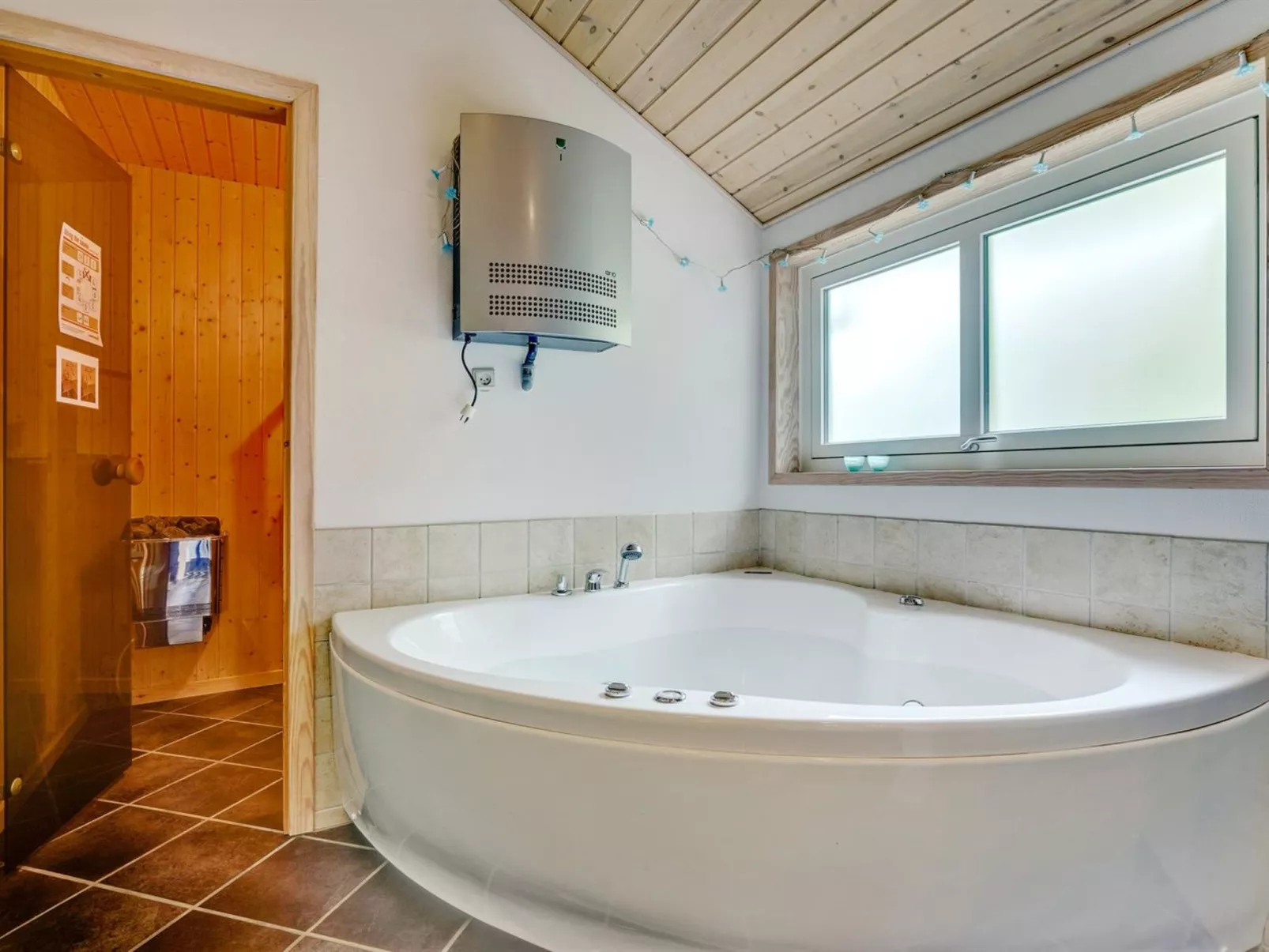 "Ulrikke" - 12km from the sea-Inside