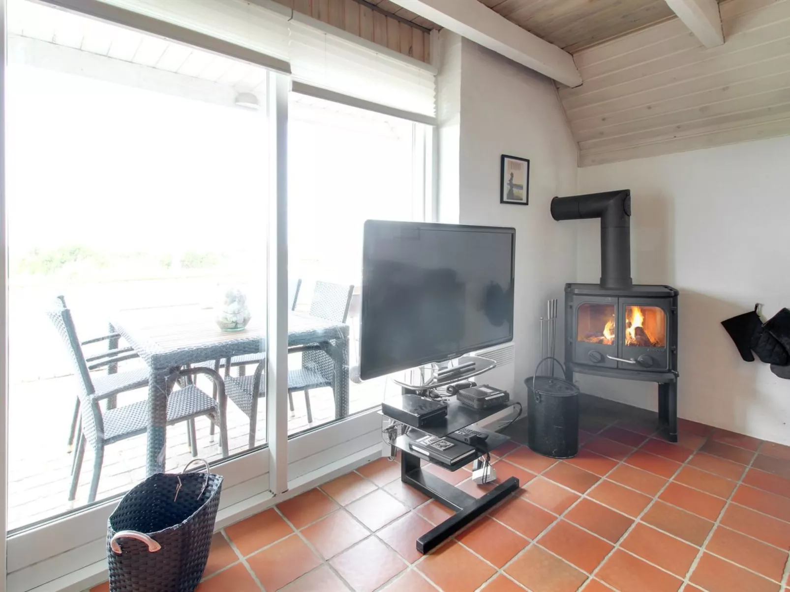 "Sys" - 500m from the sea-Inside