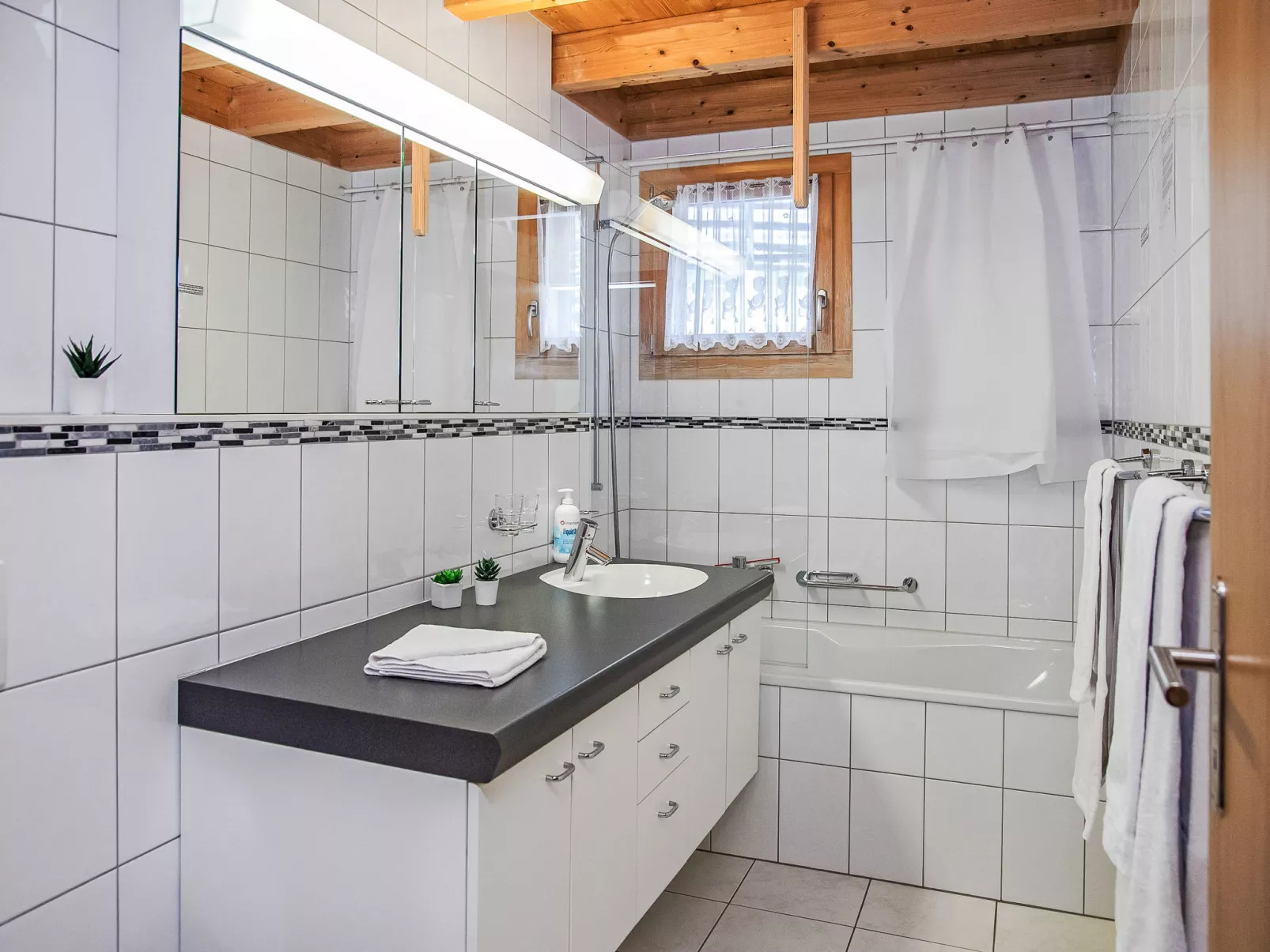 Racer's Retreat Apt.12-Drinnen