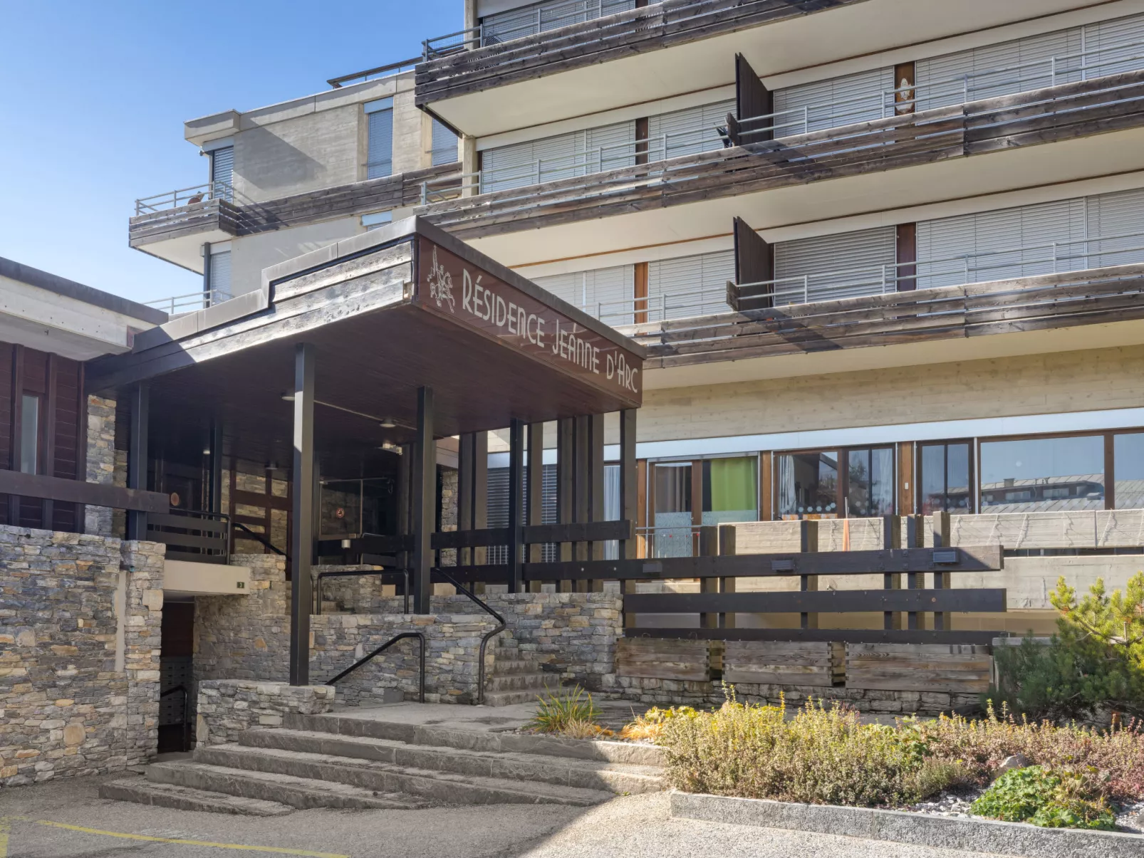 Jeanne D'Arc Apt. A-8-Outside